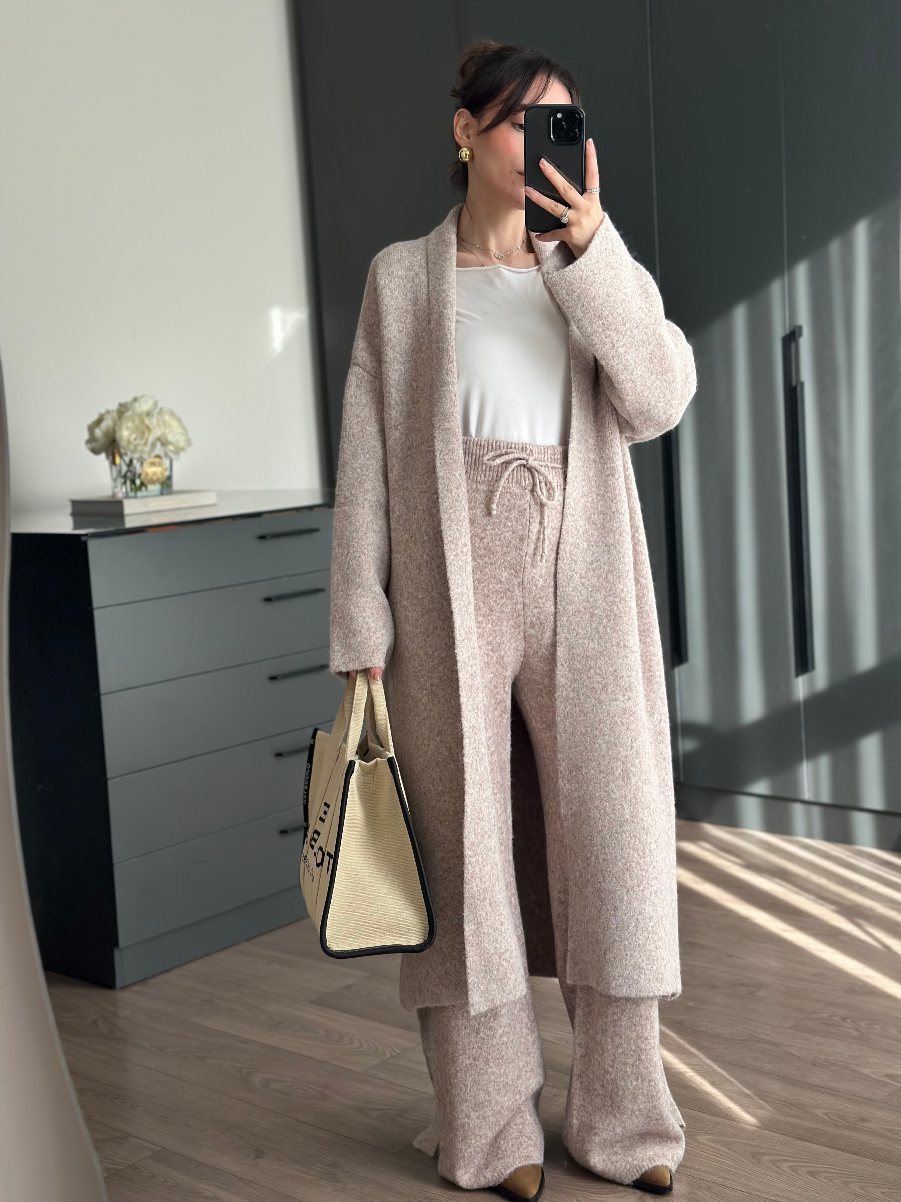 MAXİ BOY BEJ TRİKO HIRKA