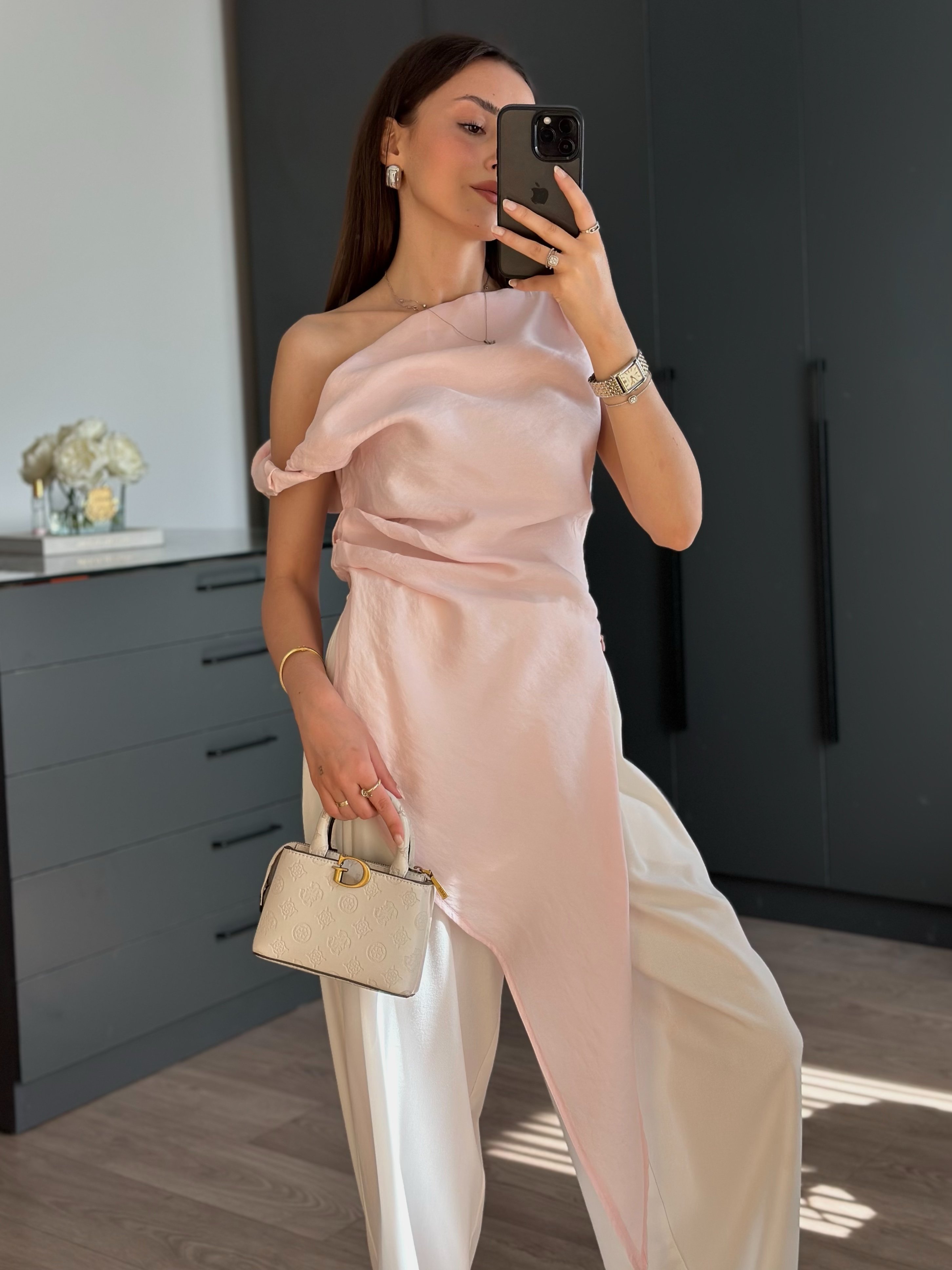 ASİMETRİK YAKA TASARIM PEMBE BLUZ