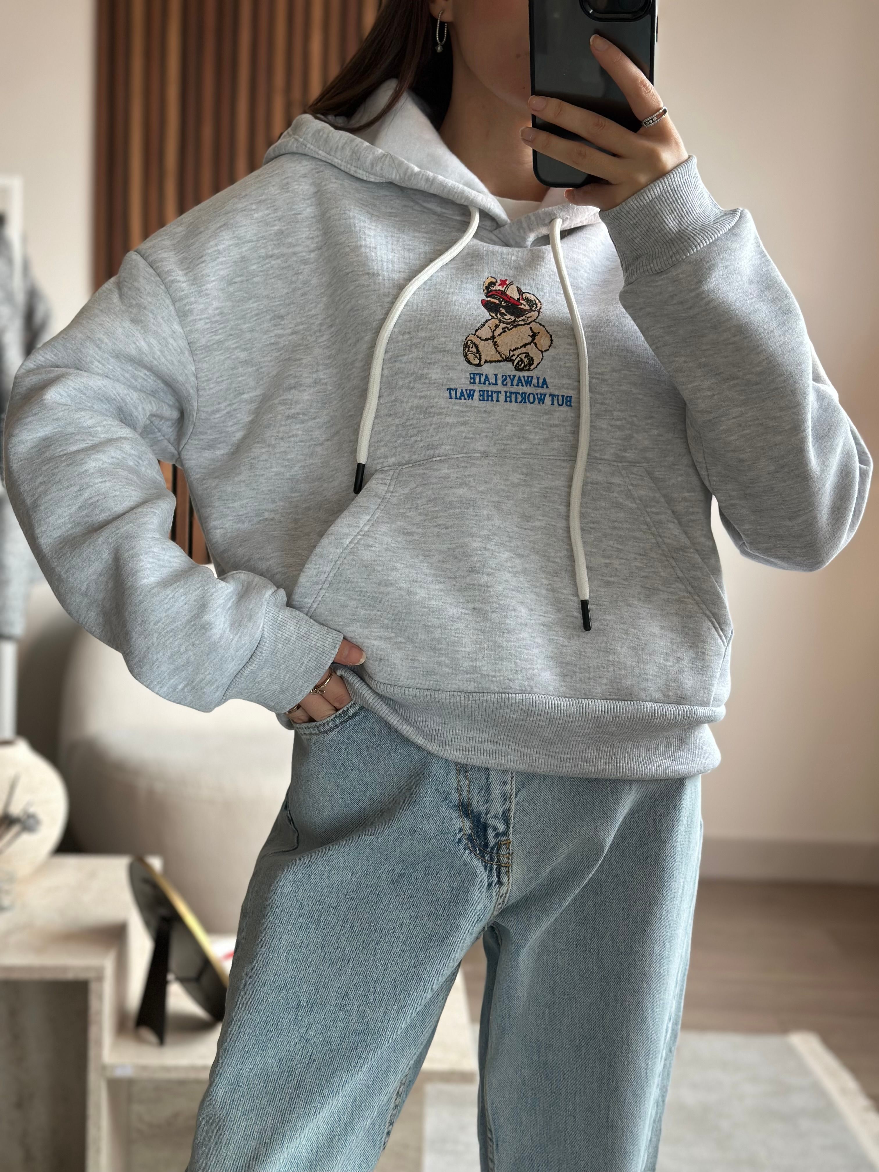 AYICIK DESENLİ GRİ SWEATSHIRT