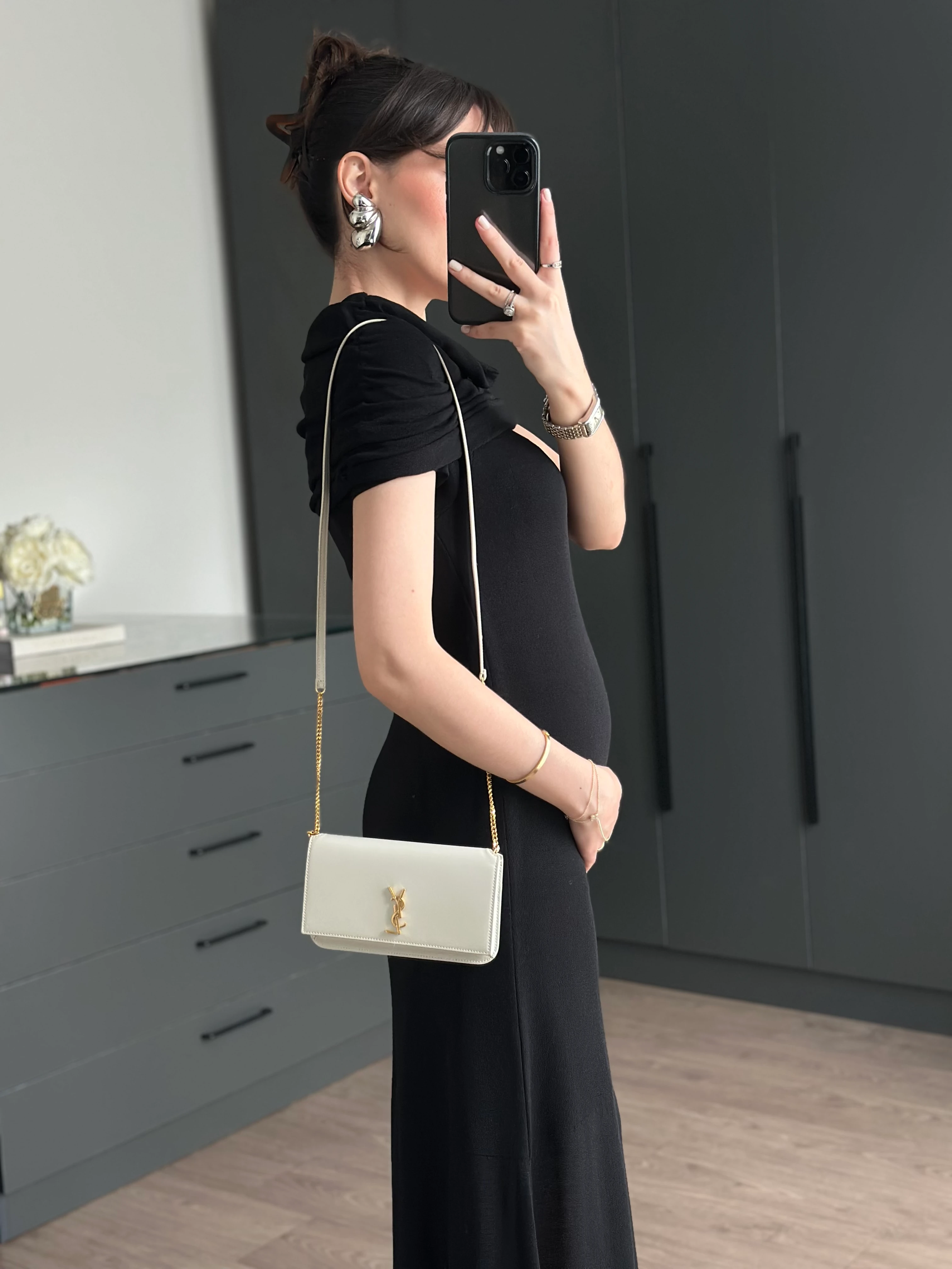 SİYAH YAKA DETAYLI TASARIM TRİKO ELBİSE