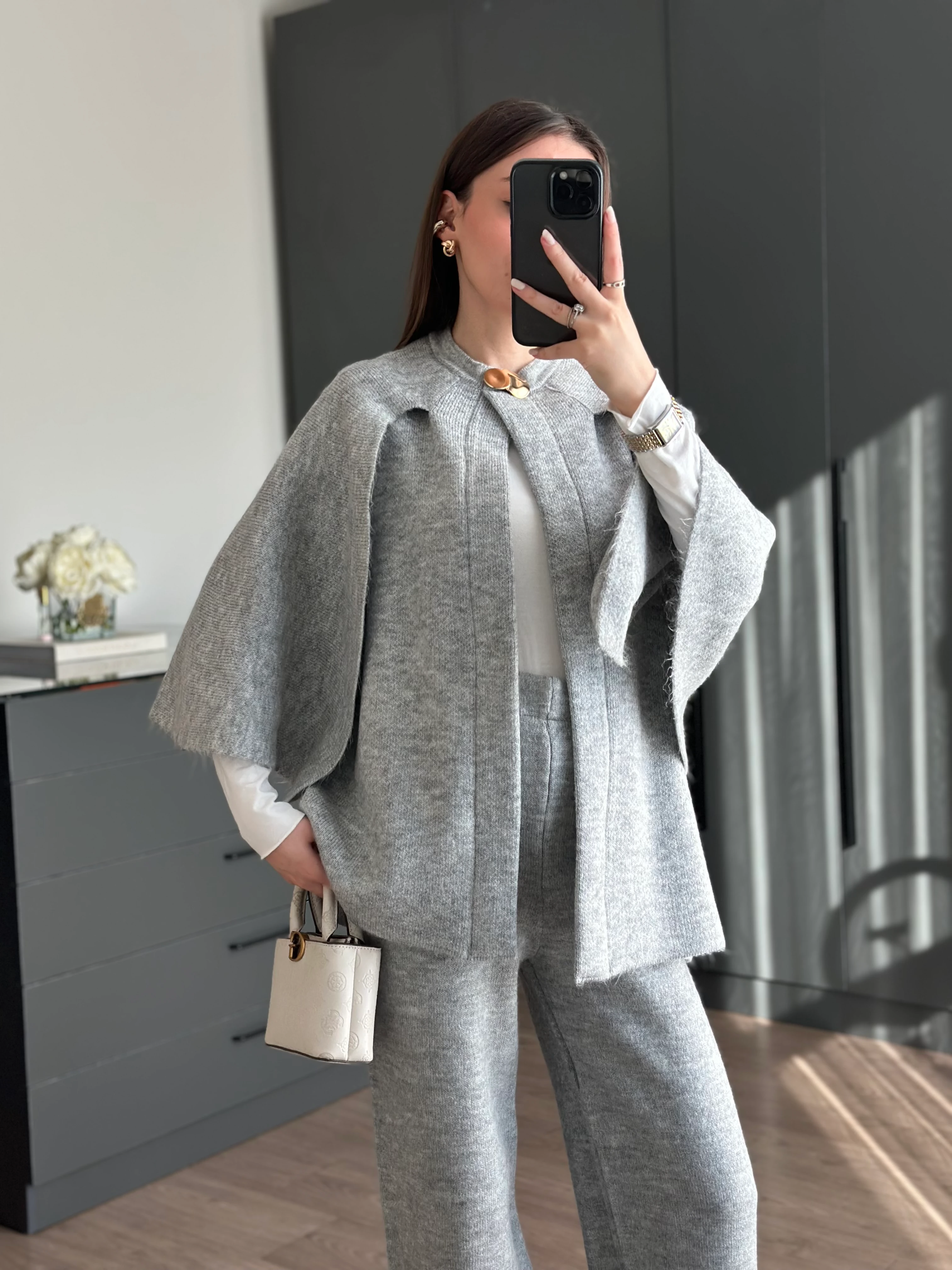 GRİ METAL DÜĞME DETAYLI TRİKO PANÇO