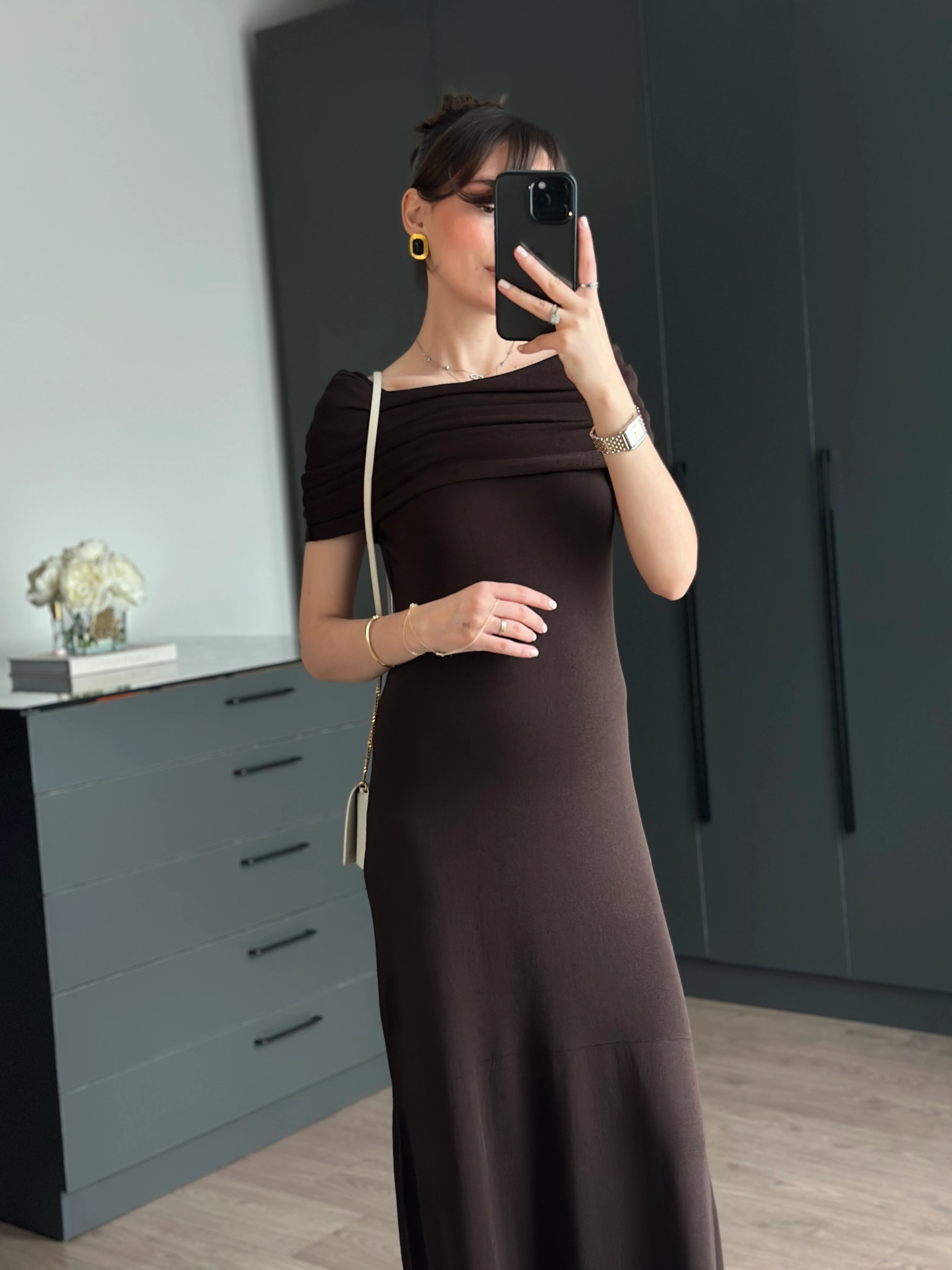 ACI KAHVE YAKA DETAYLI TASARIM TRİKO ELBİSE