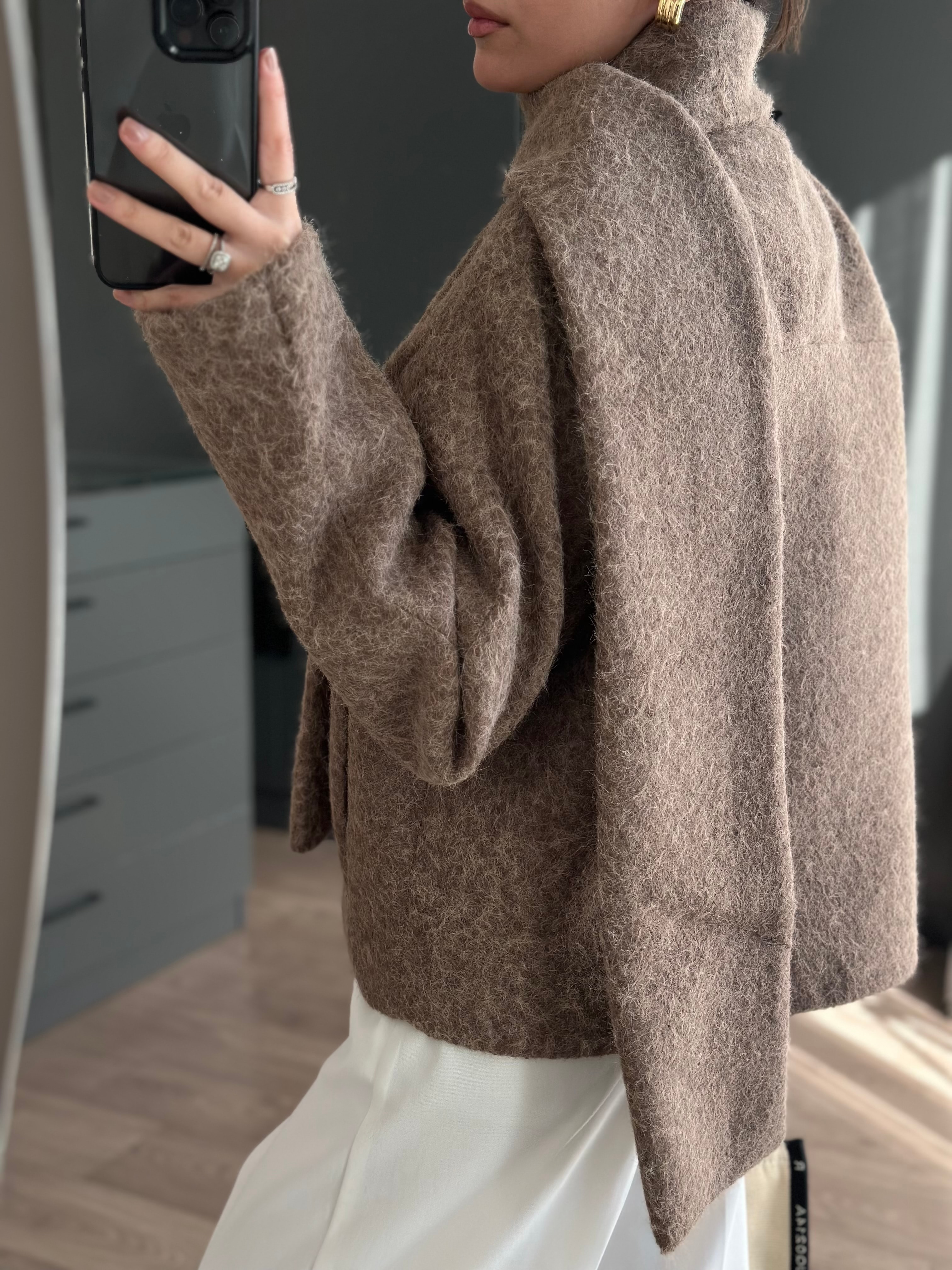 ATKI DETAYLI KISA VİZON KABAN