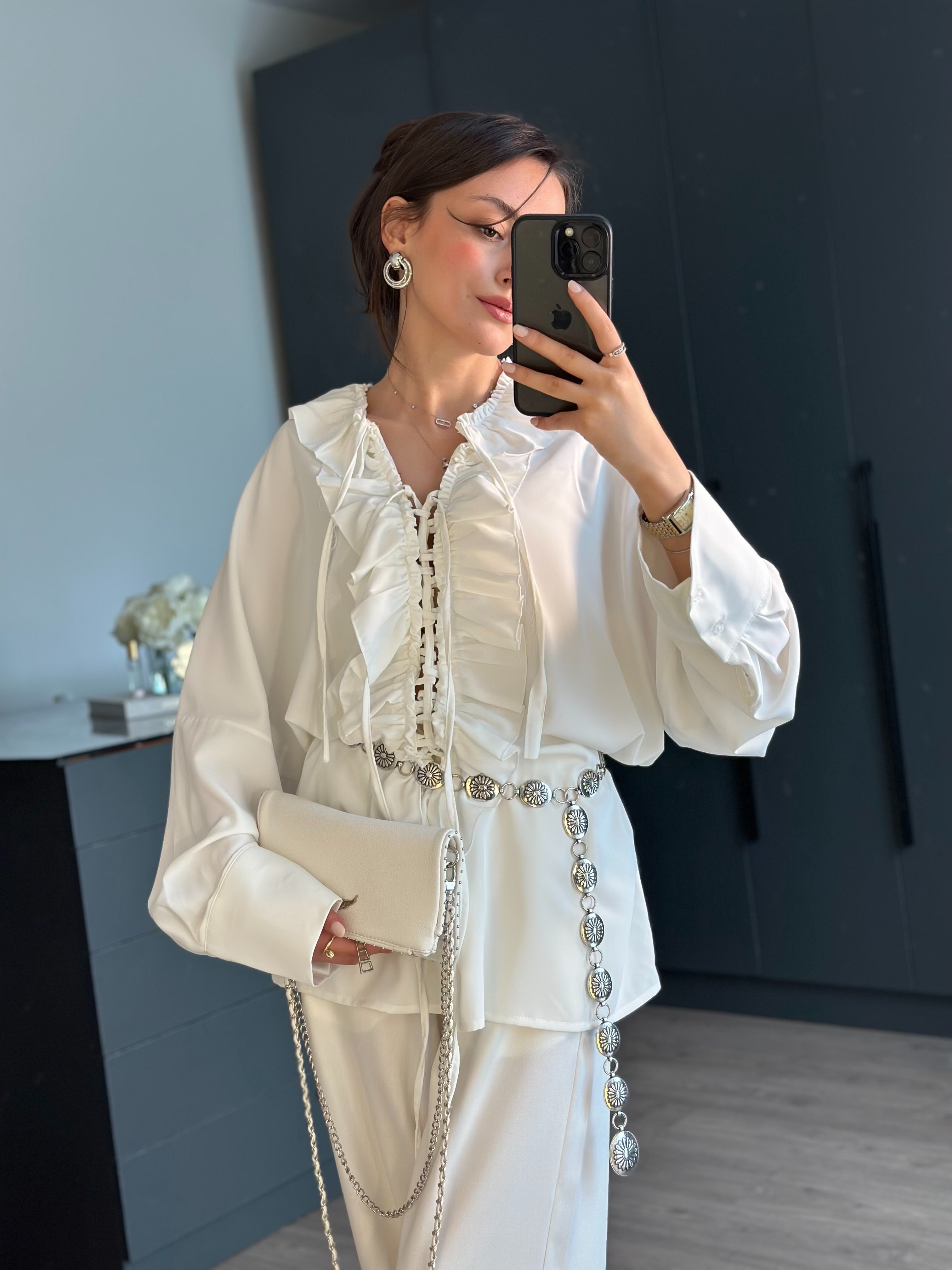 MARKA MODEL BEYAZ VOLANT GÖMLEK