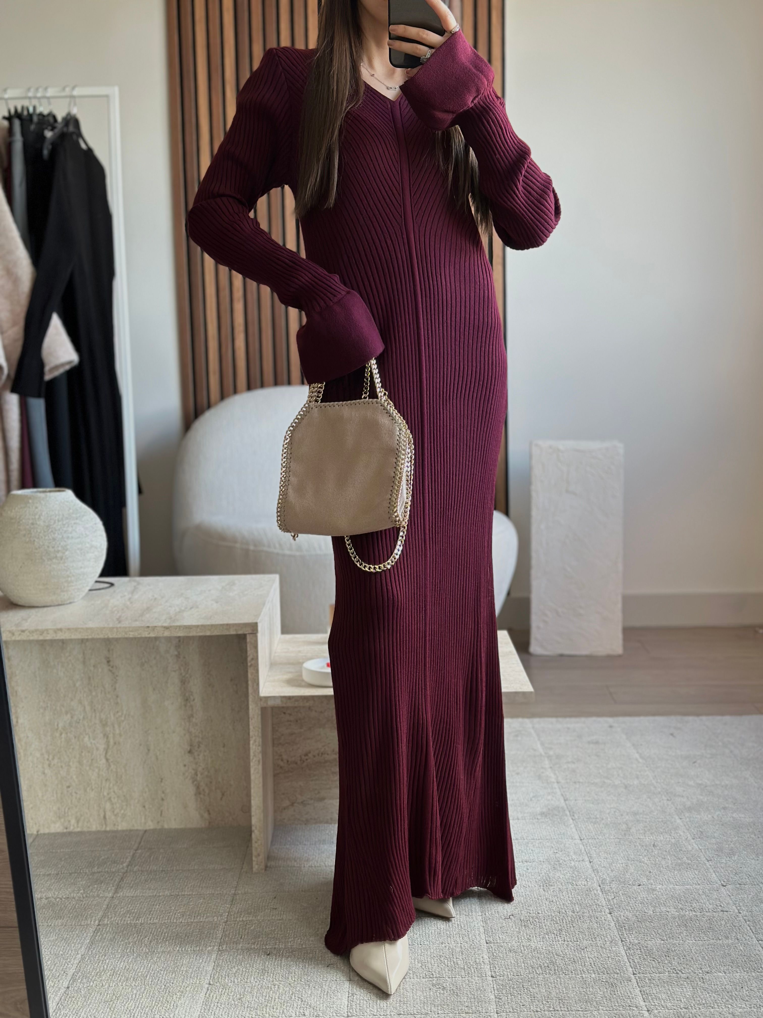BORDO DOKULU V YAKA TRİKO ELBİSE 