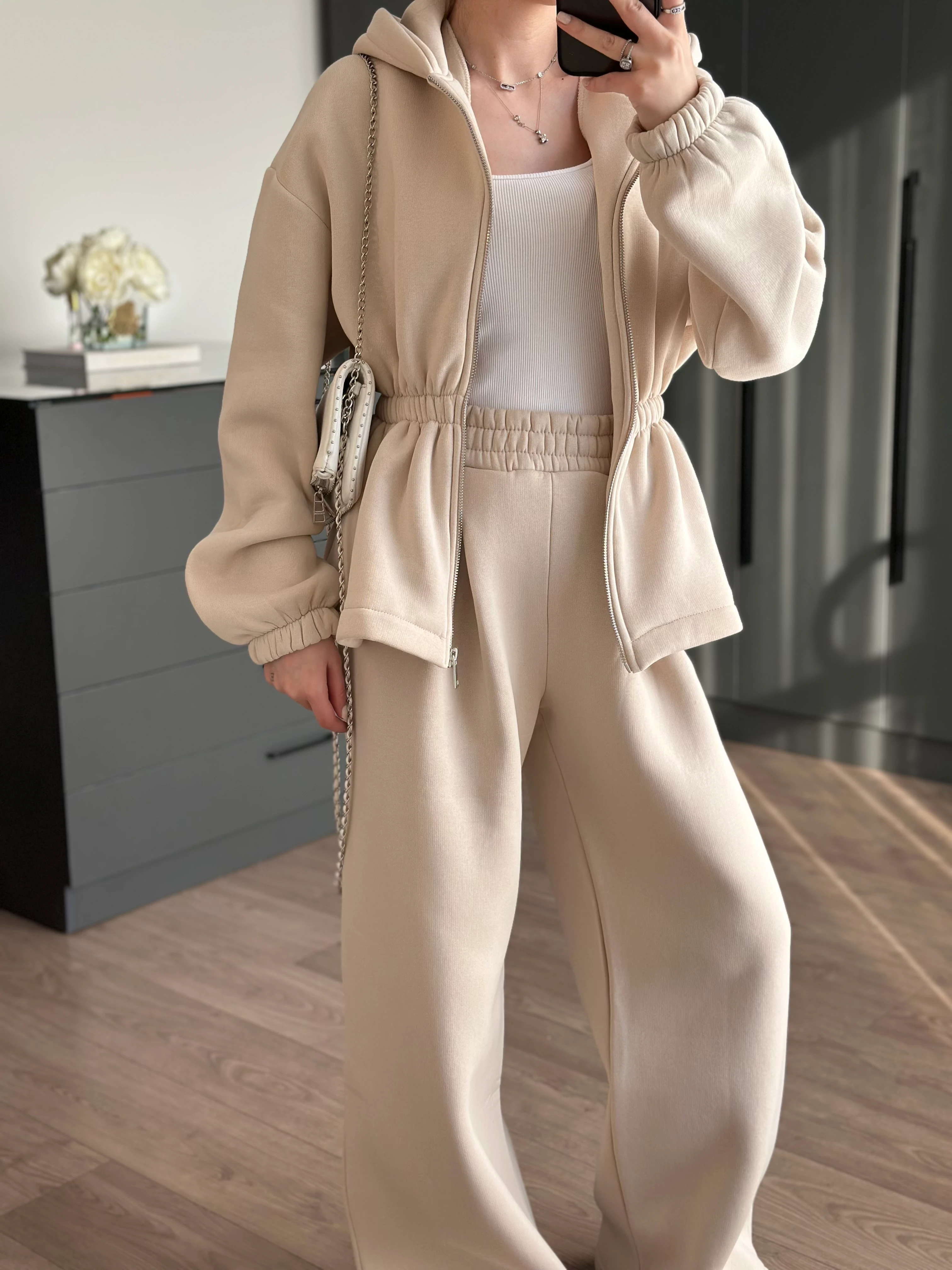 BELİ BÜZGÜ DETAYLI ŞARDONLU İKİLİ TAKIM