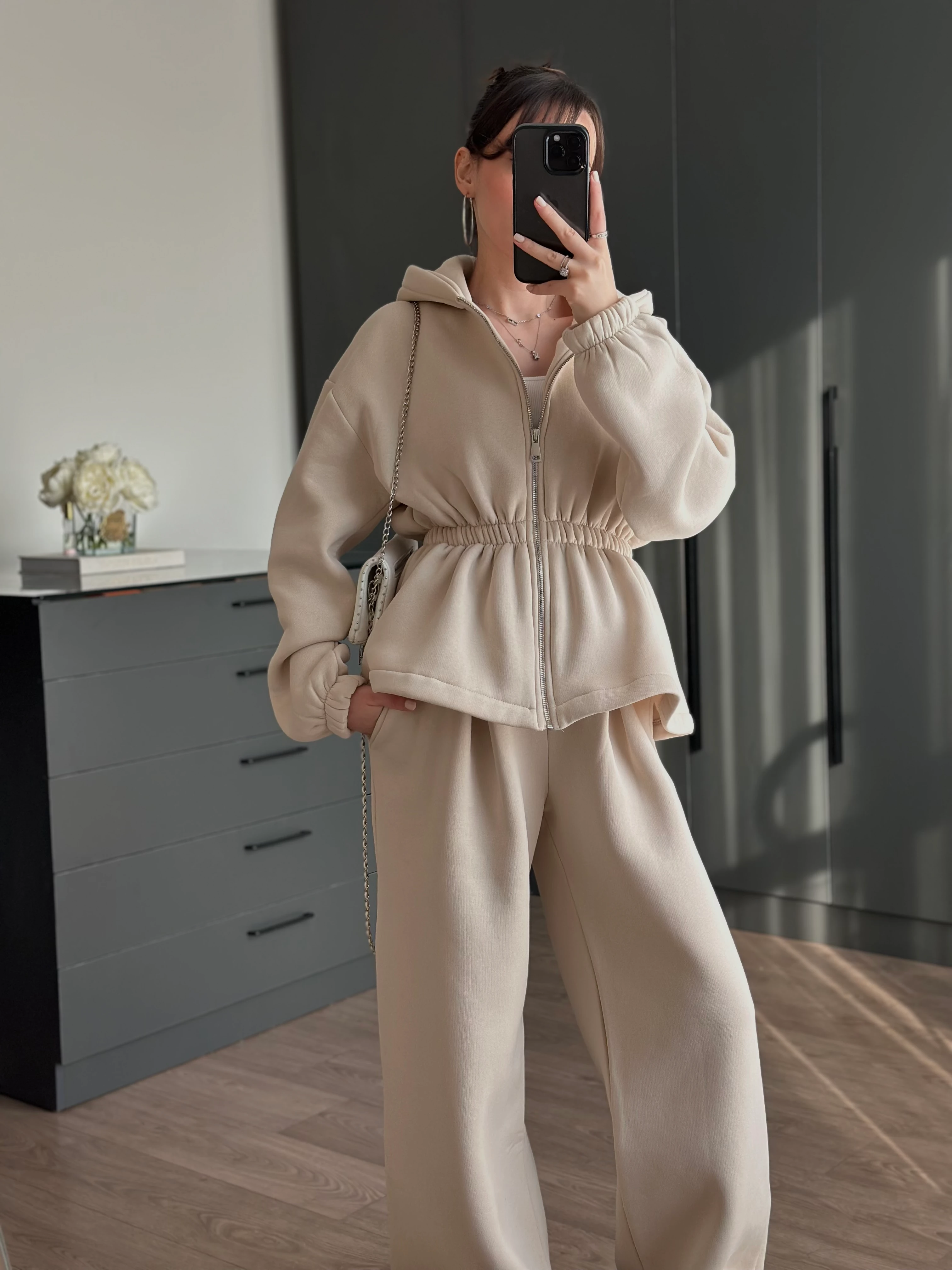 BELİ BÜZGÜ DETAYLI ŞARDONLU İKİLİ TAKIM