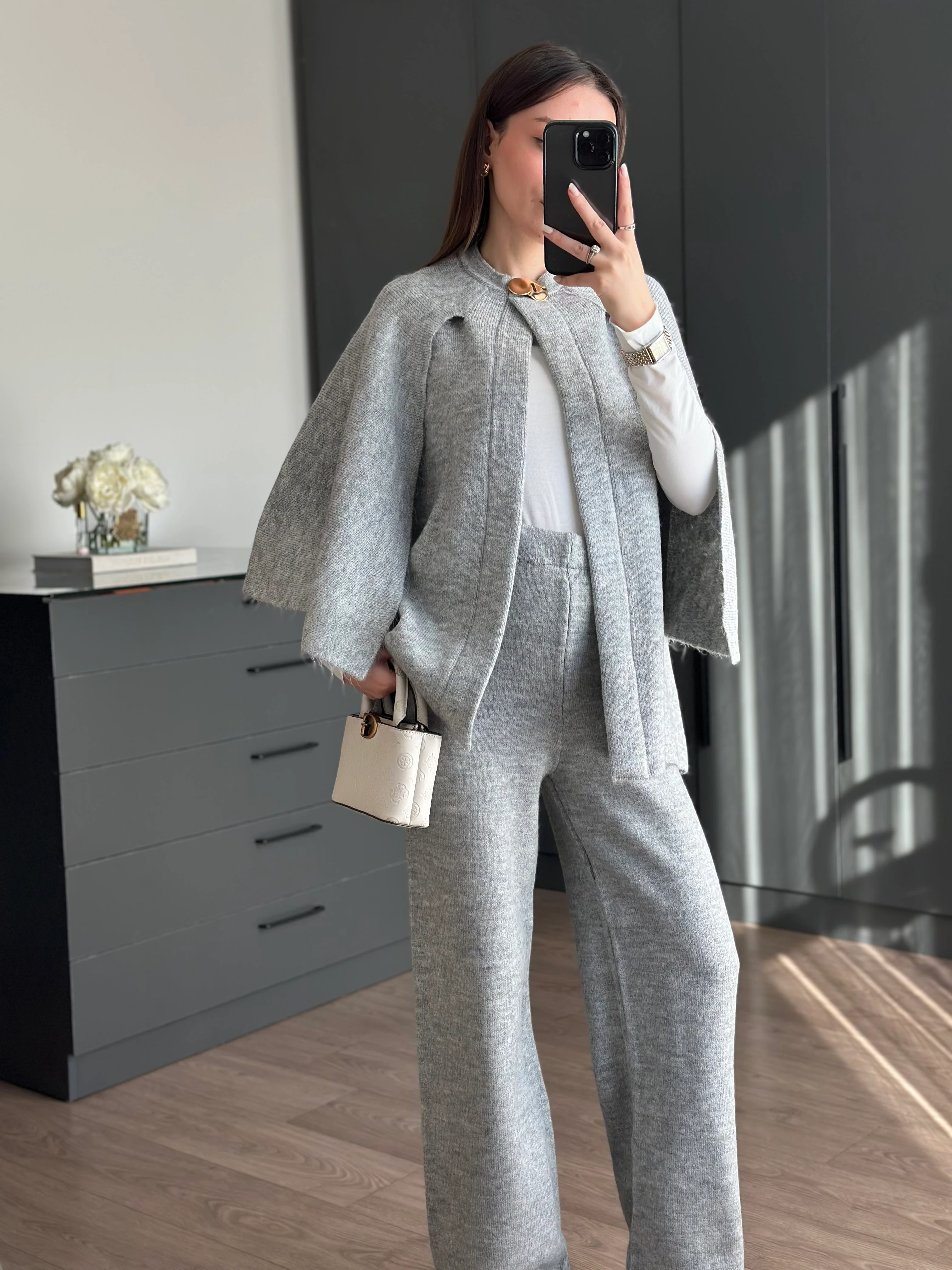 GRİ METAL DÜĞME DETAYLI TRİKO PANÇO