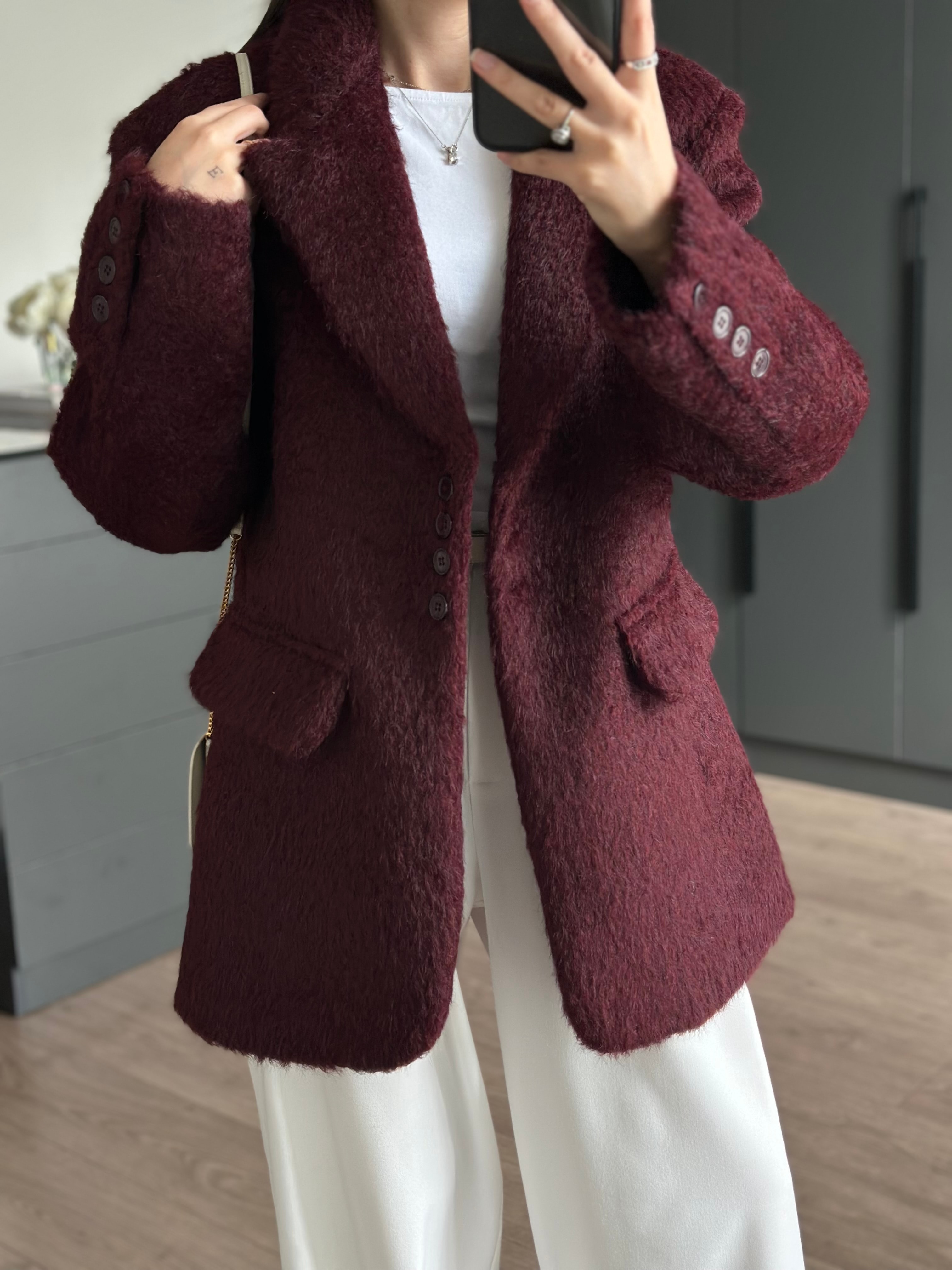 KIRÇILLI TÜYLÜ DÜĞMELİ CEKET