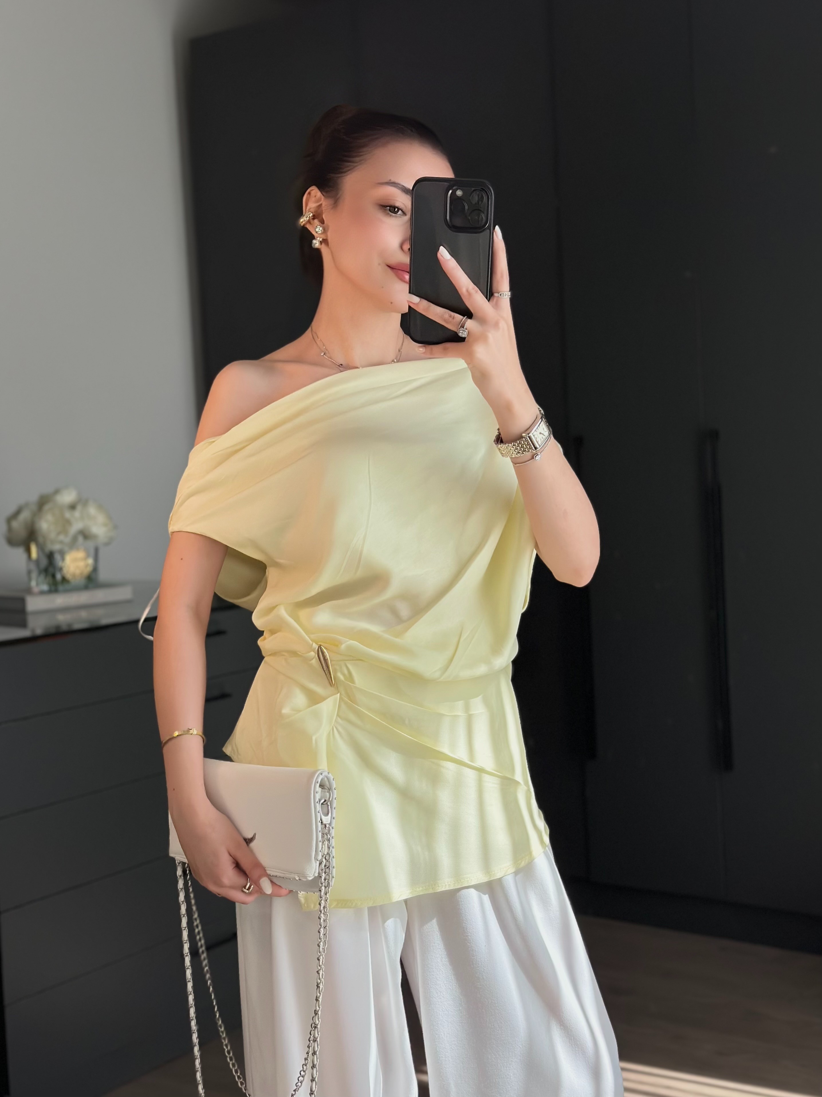SARI TASARIM YAKA BLUZ