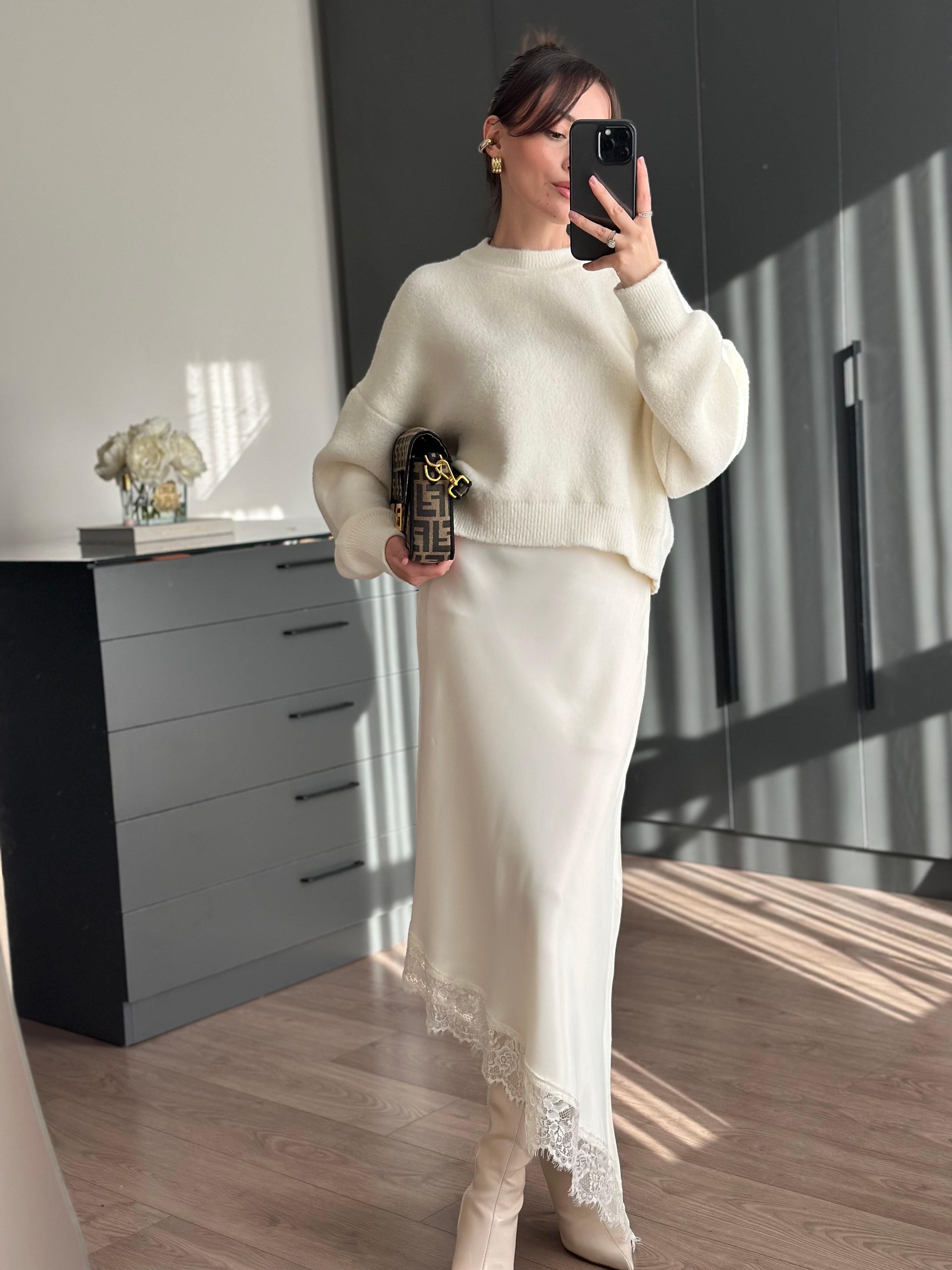 DANTEL UÇLU SATEN EKRU MİDİ ETEK