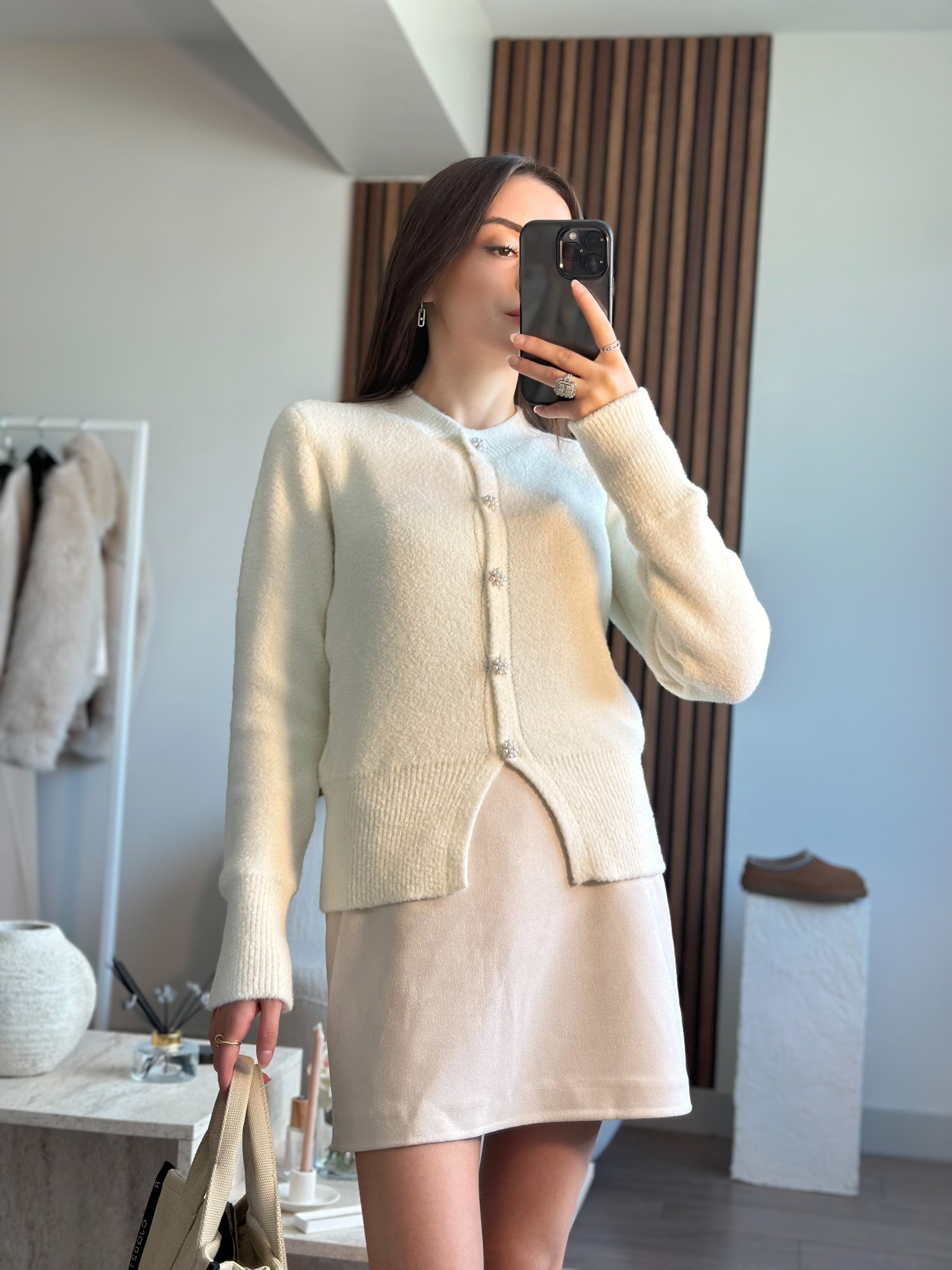 İNCİ ÇİÇEK DÜĞMELİ YUMOŞ HIRKA