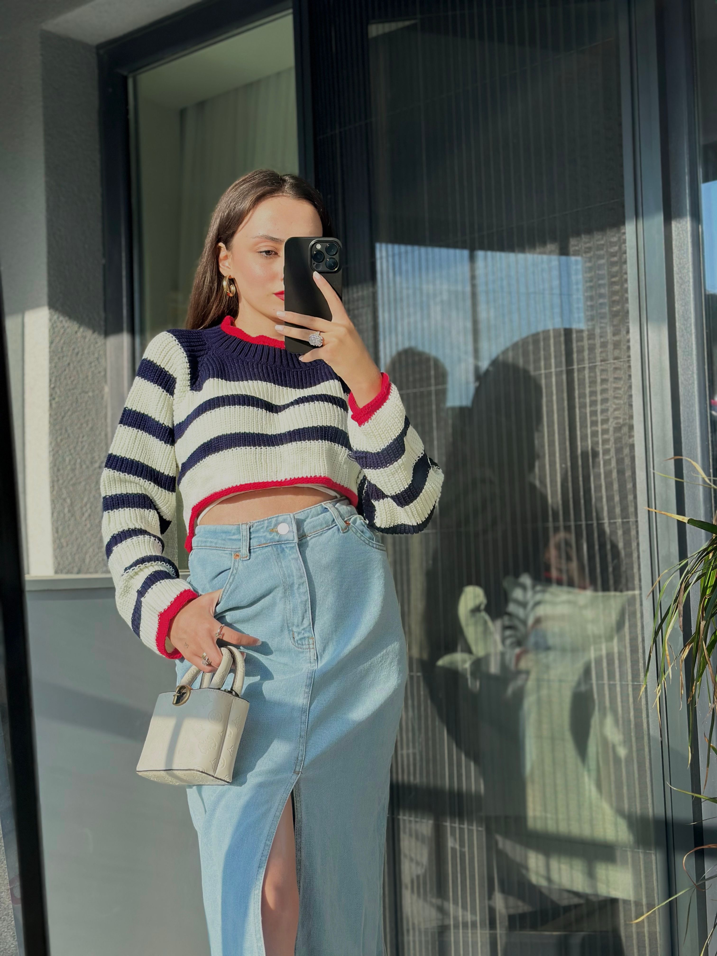 BACK-LOCKED STRIPED SWEATER