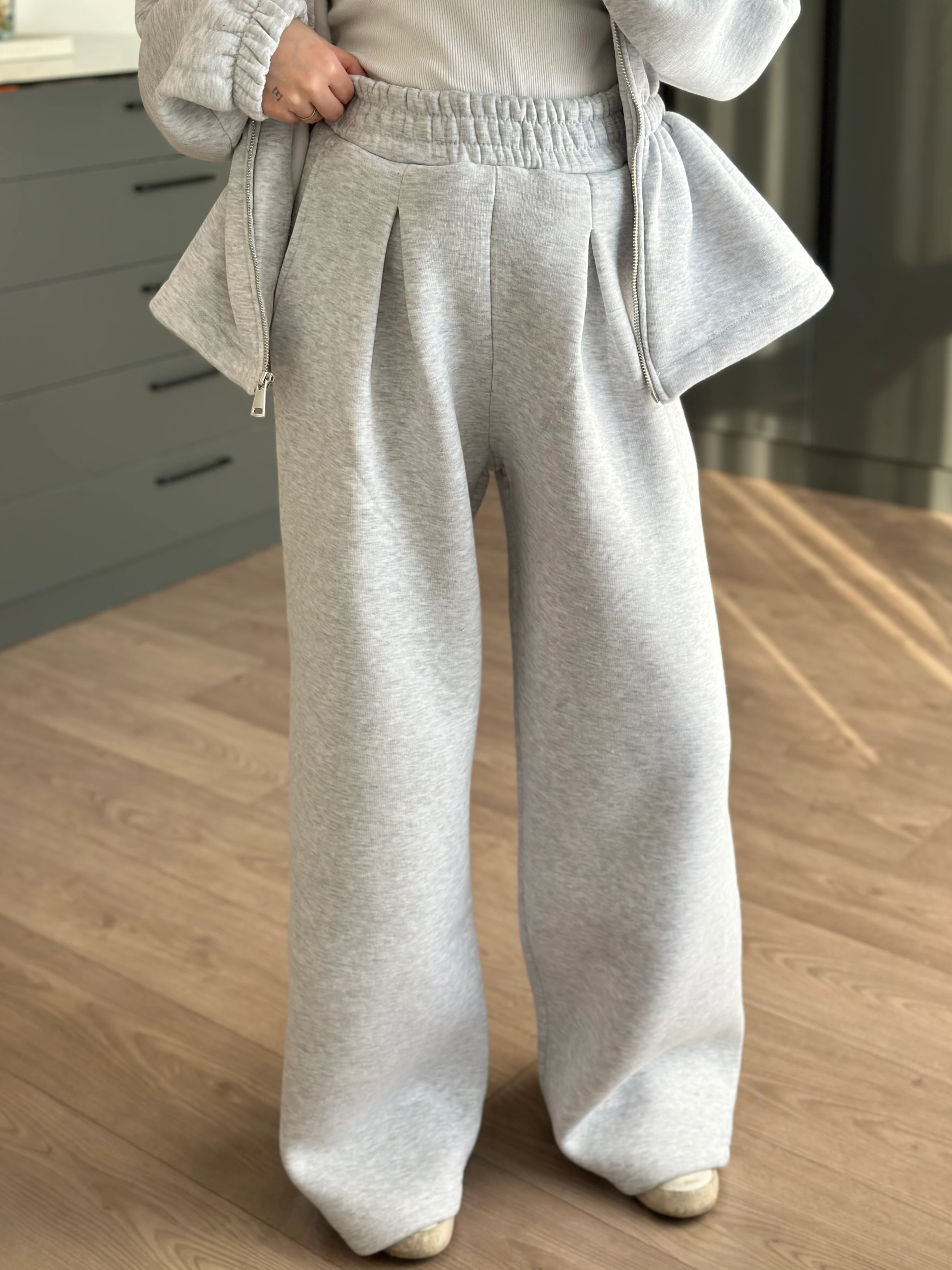 BELİ BÜZGÜ DETAYLI ŞARDONLU İKİLİ TAKIM - Gri