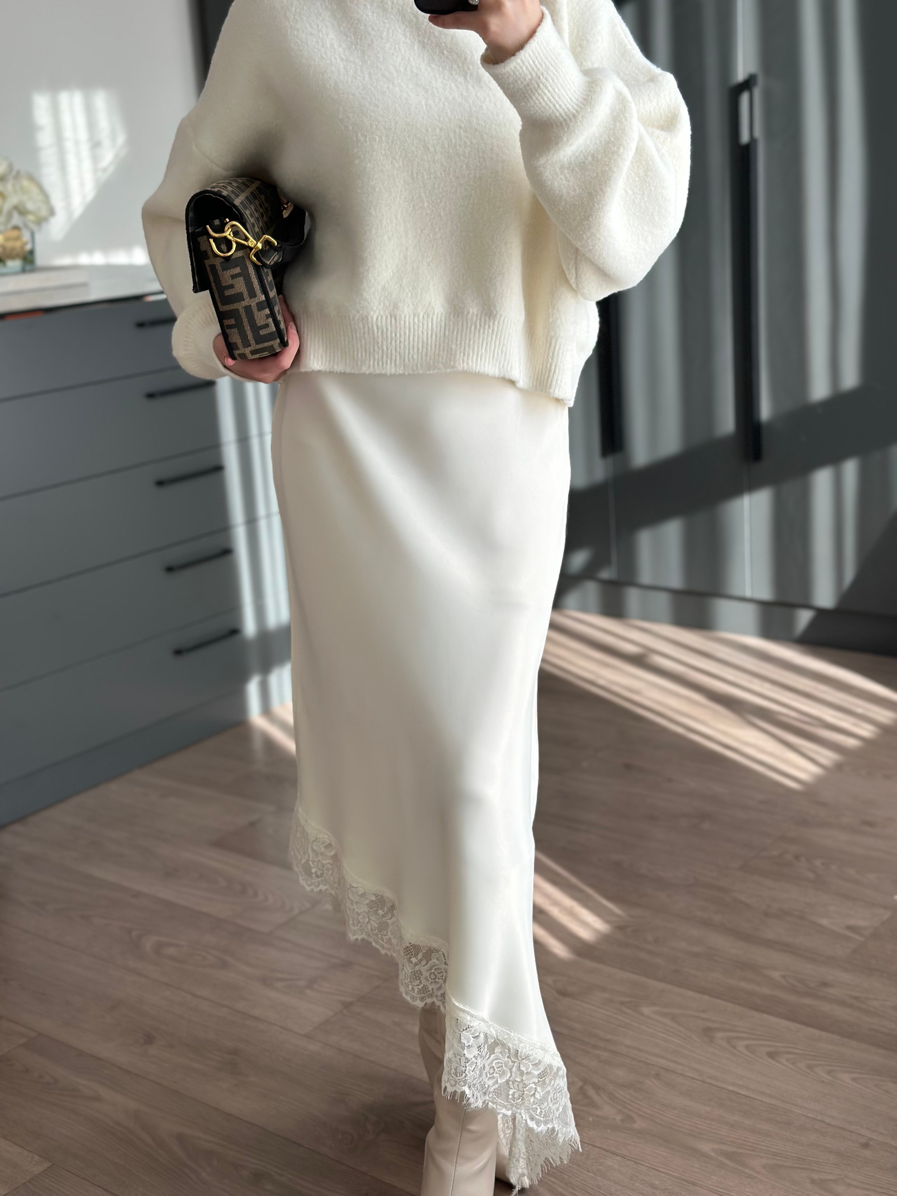 DANTEL UÇLU SATEN EKRU MİDİ ETEK