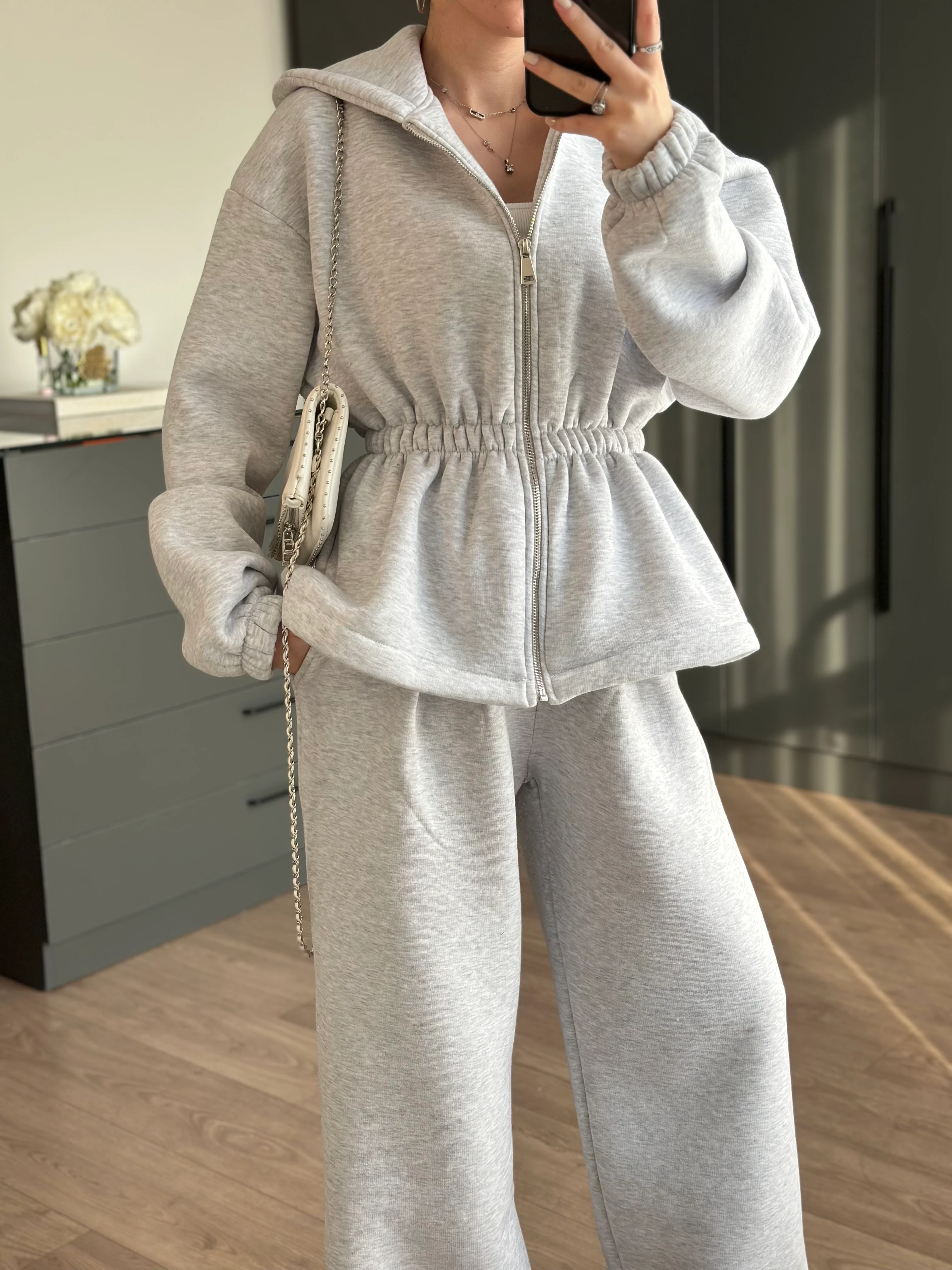 BELİ BÜZGÜ DETAYLI ŞARDONLU İKİLİ TAKIM - Gri