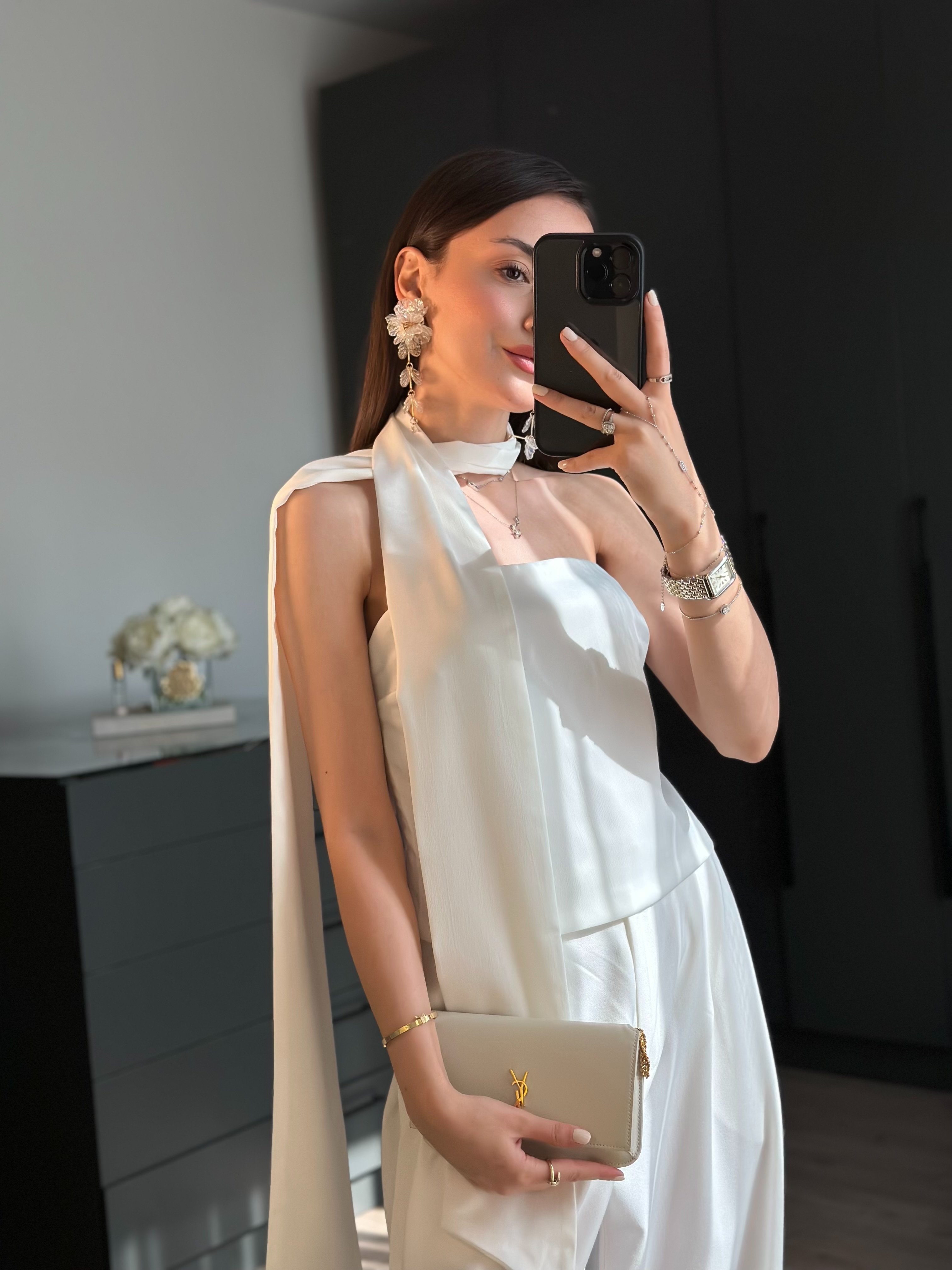 SATEN TASARIM ŞAL YAKA STRAPLEZ BEYAZ BLUZ