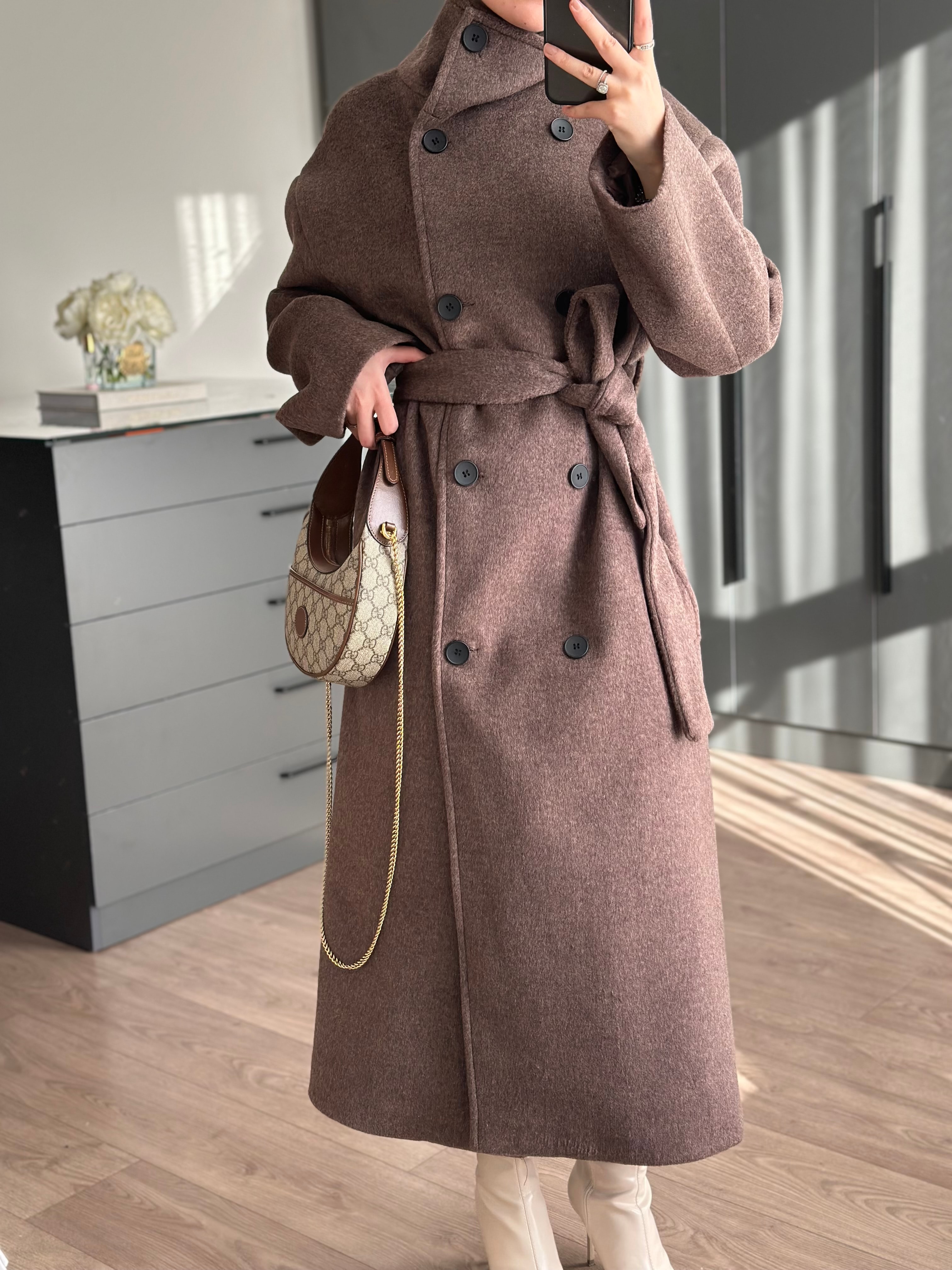 DİK YAKA KUŞAKLI UZUN YÜN KAHVE PALTO