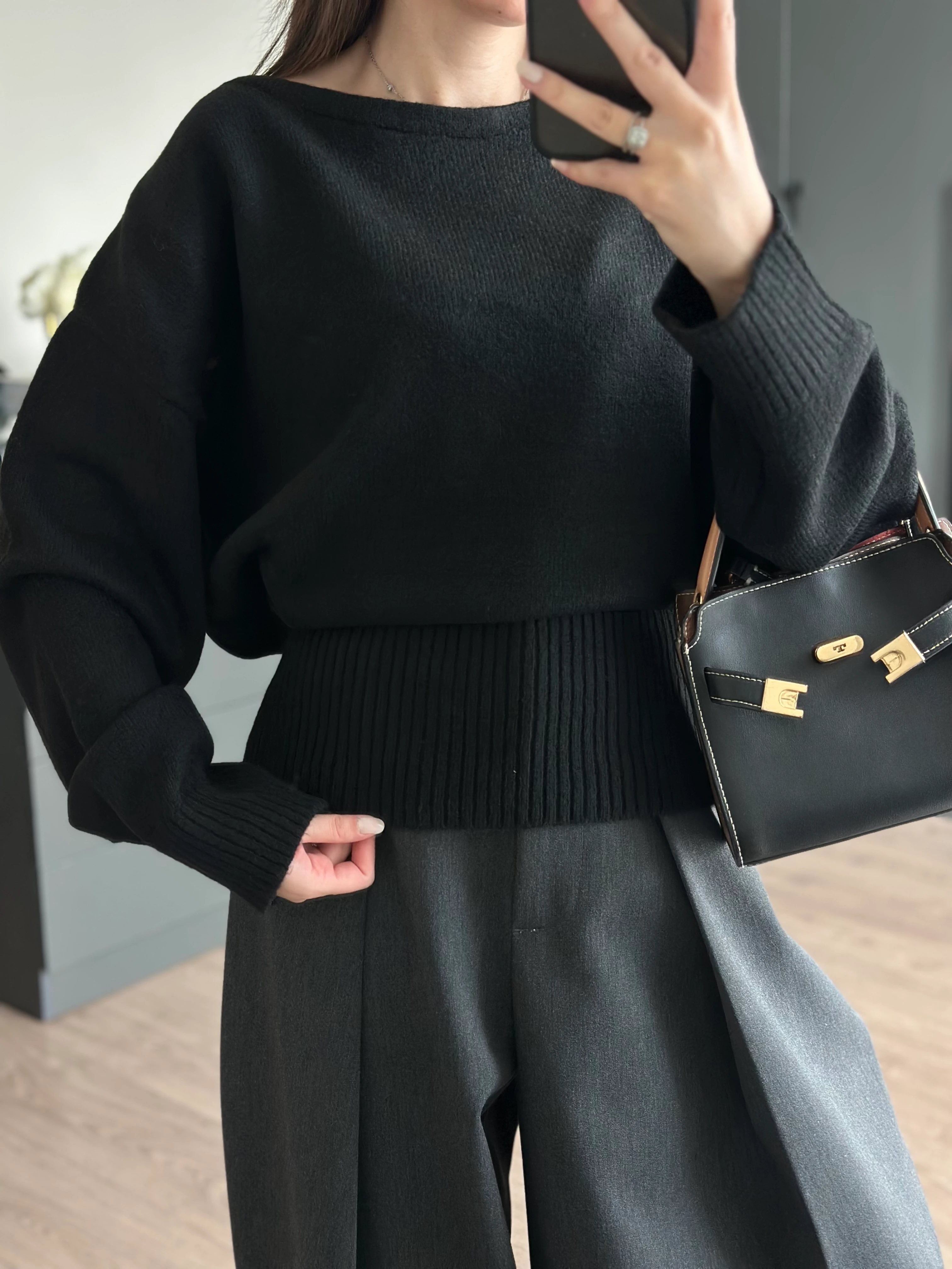 ŞAL DETAYLI TRİKO KAZAK - SİYAH