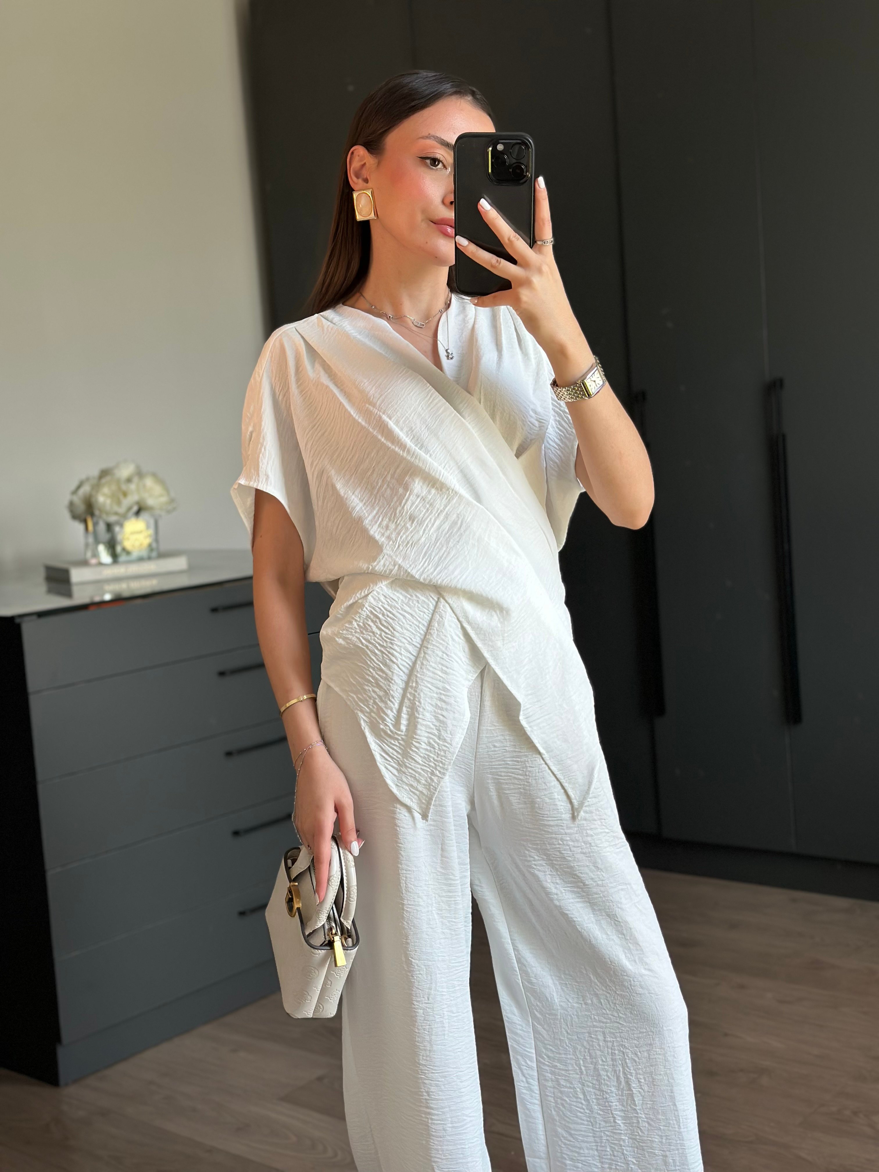 BEYAZ ASİMETRİK BLUZ PANTOLON TAKIM