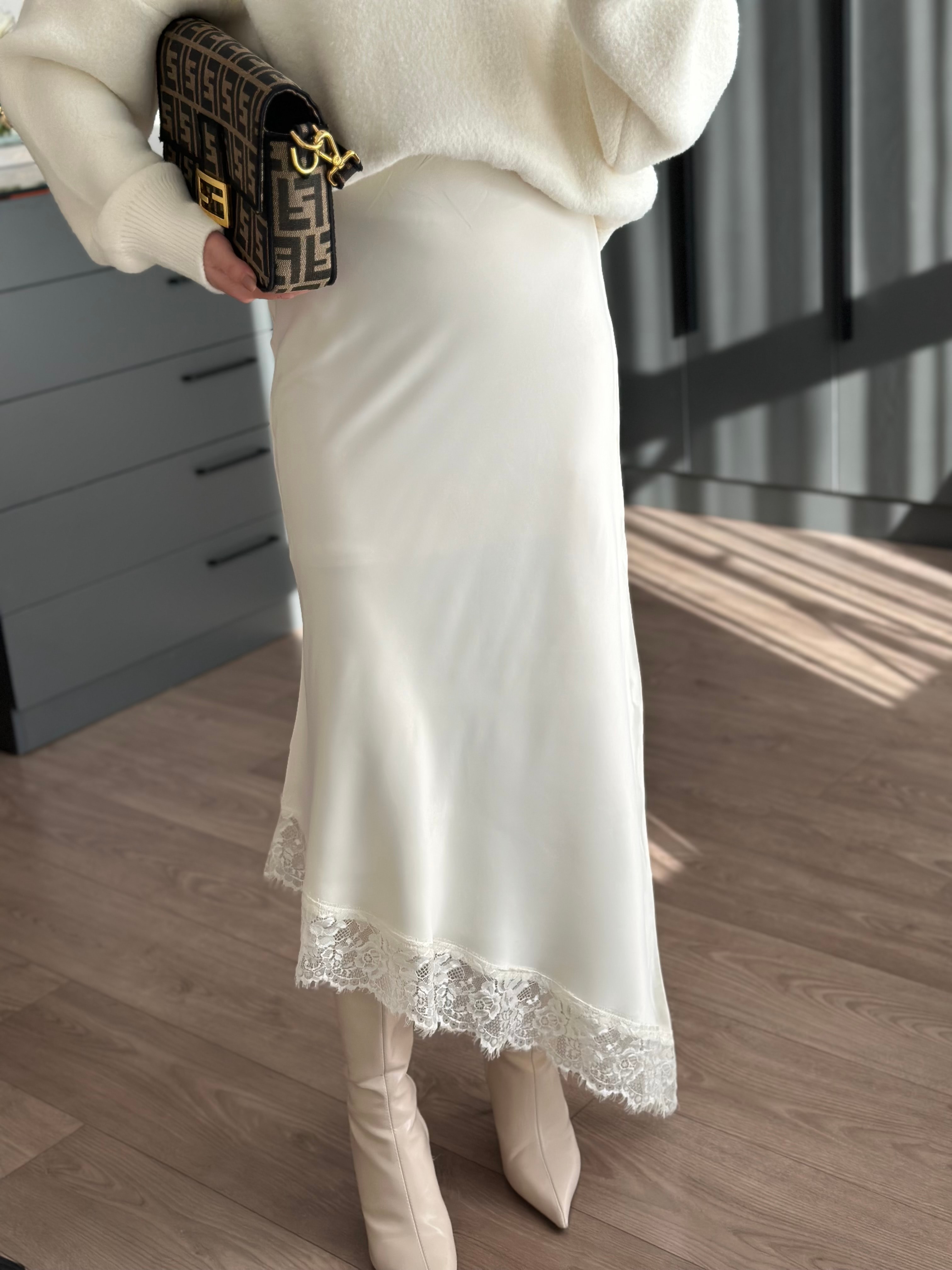 DANTEL UÇLU SATEN EKRU MİDİ ETEK