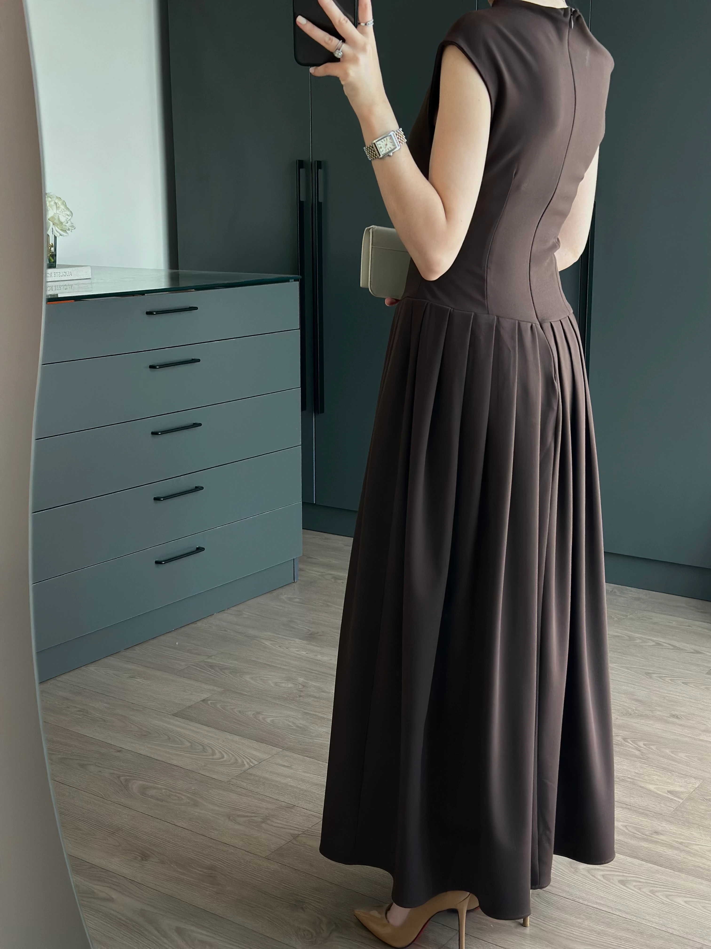 TASARIM KAYIK YAKA PİLELİ ELBİSE