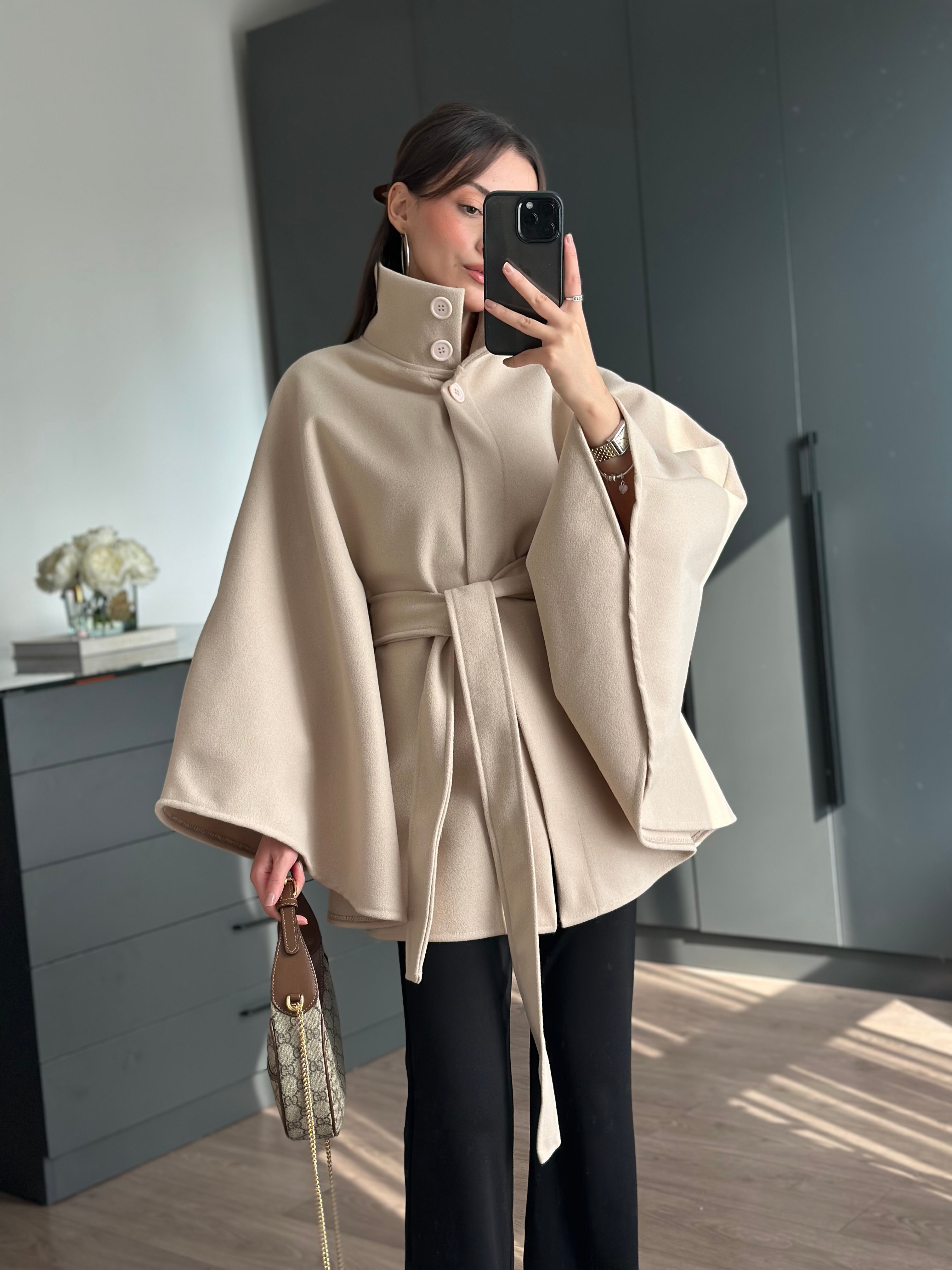 EKRU DİK YAKA BAĞLAMALI PANÇO