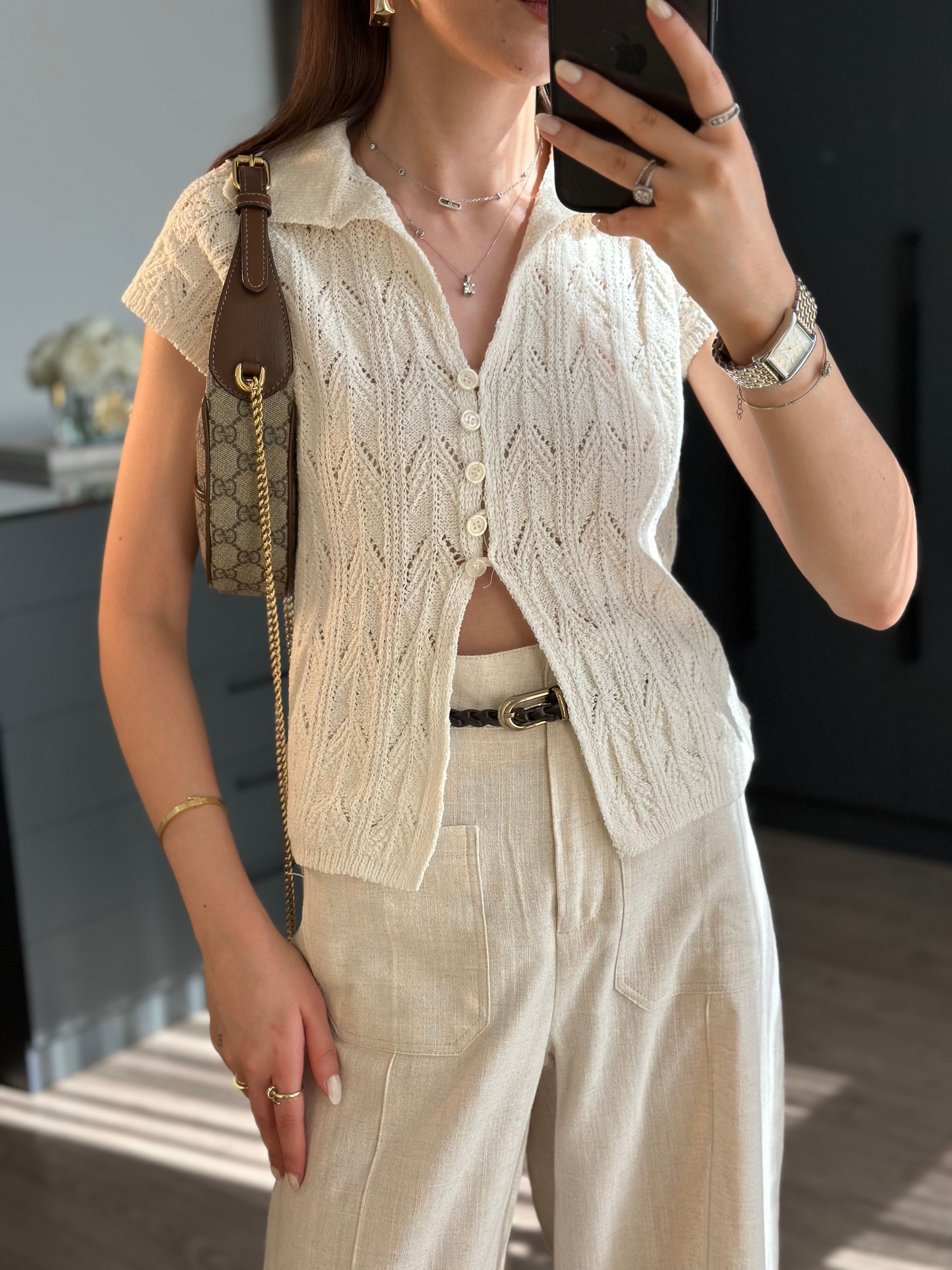 DÜĞMELİ V YAKA  NATUREL BLUZ