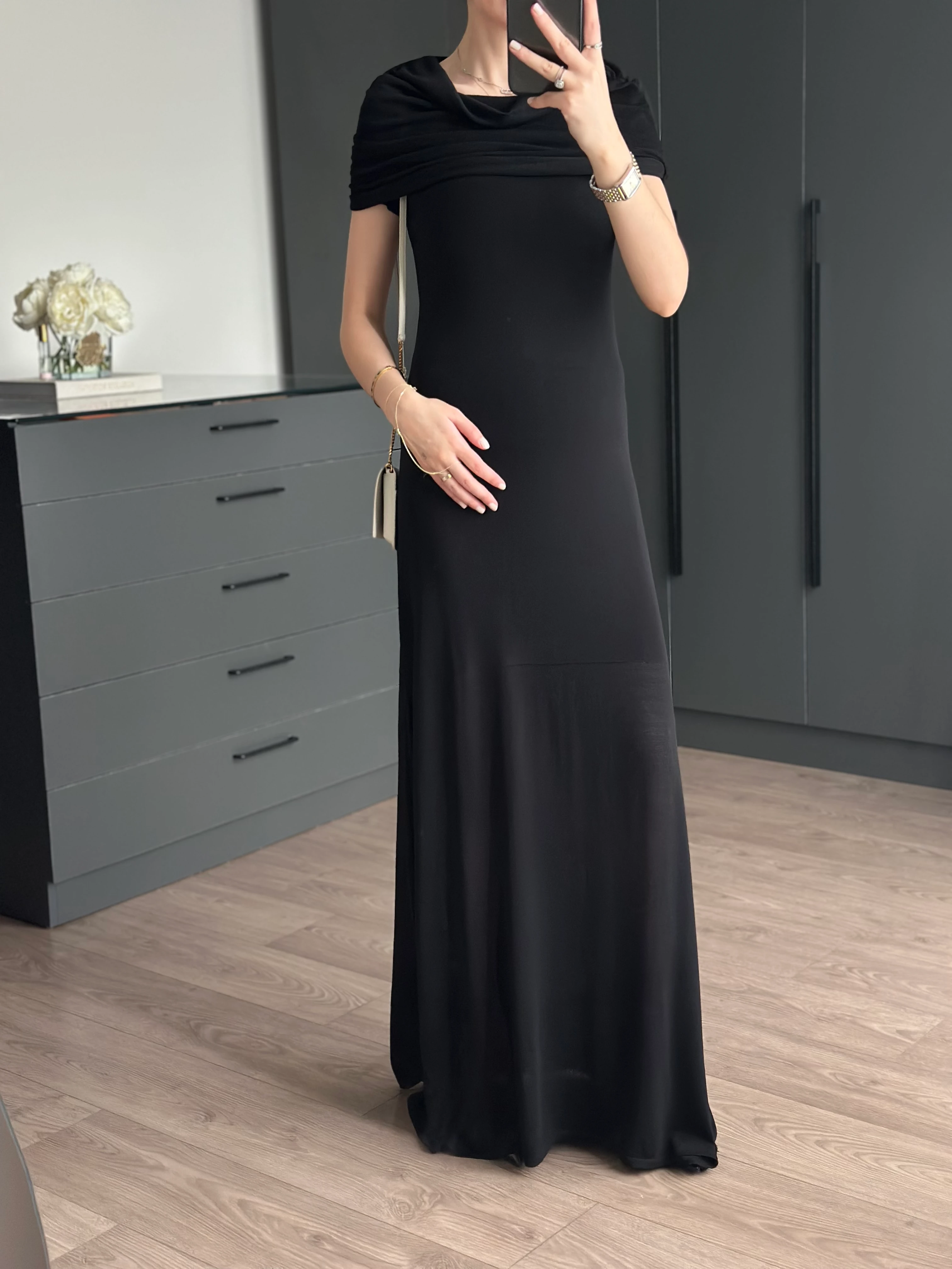 SİYAH YAKA DETAYLI TASARIM TRİKO ELBİSE