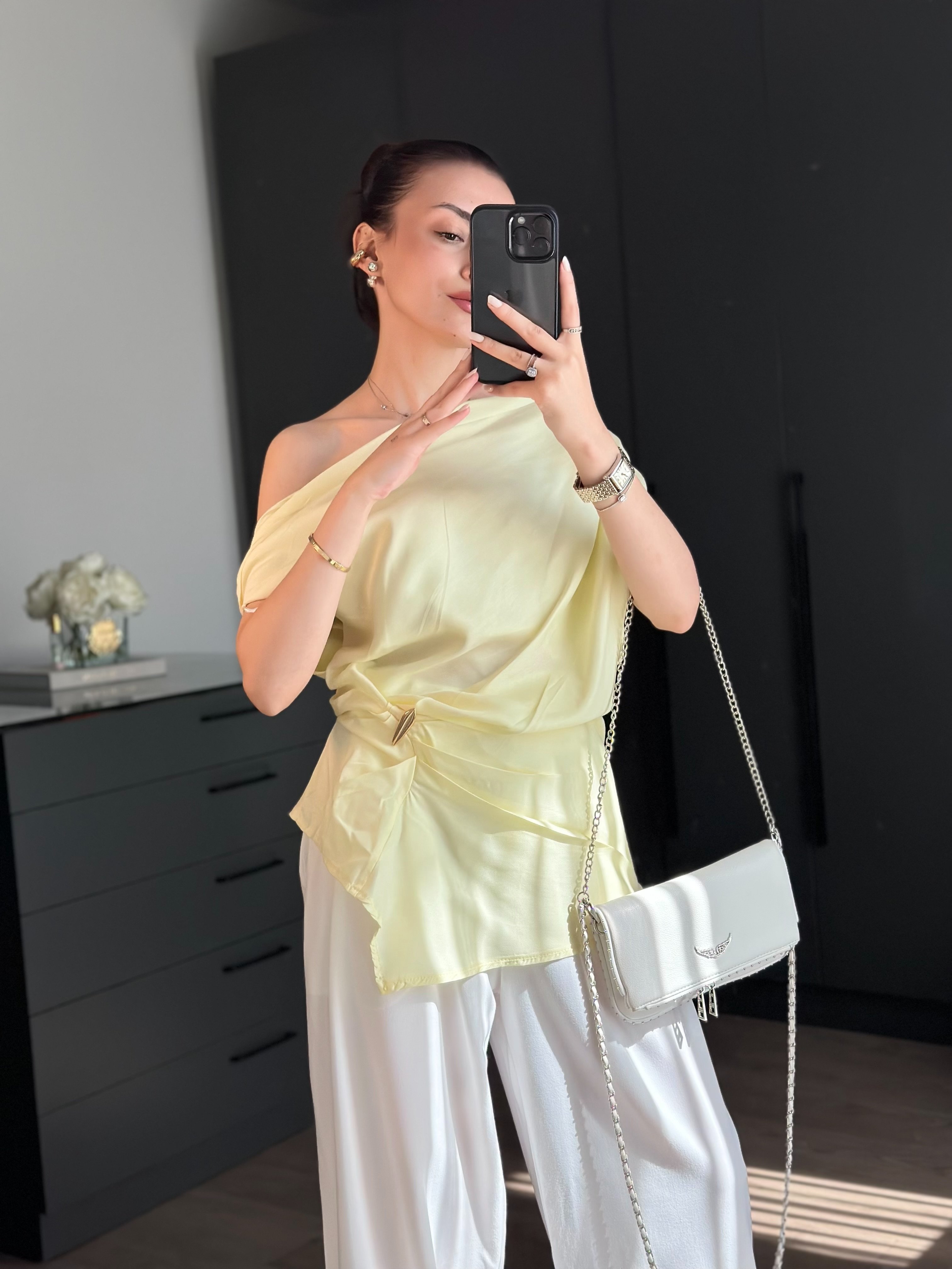 SARI TASARIM YAKA BLUZ