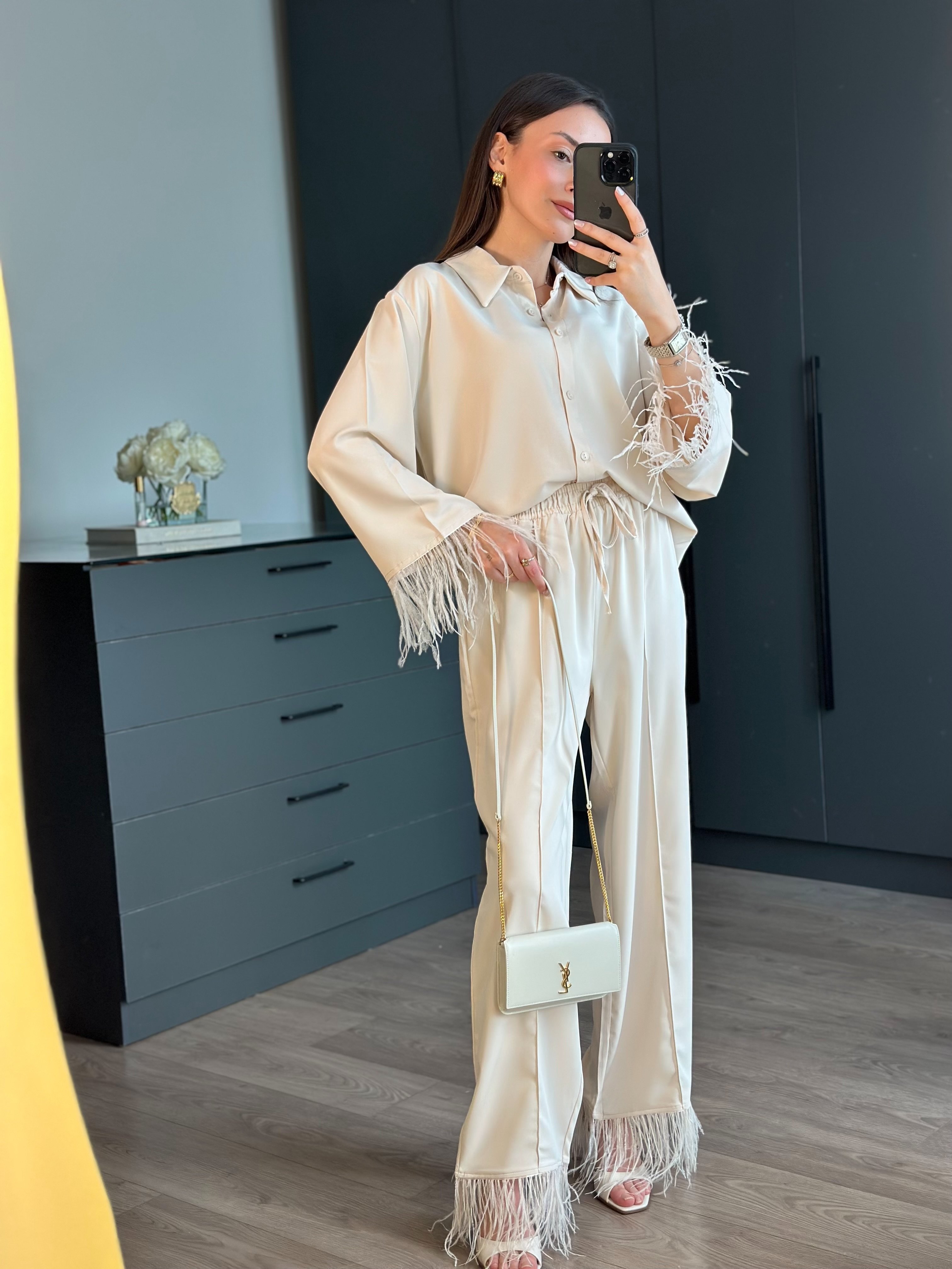 BEJ OTRİŞ DETAYLI PREMİUM SATEN TAKIM