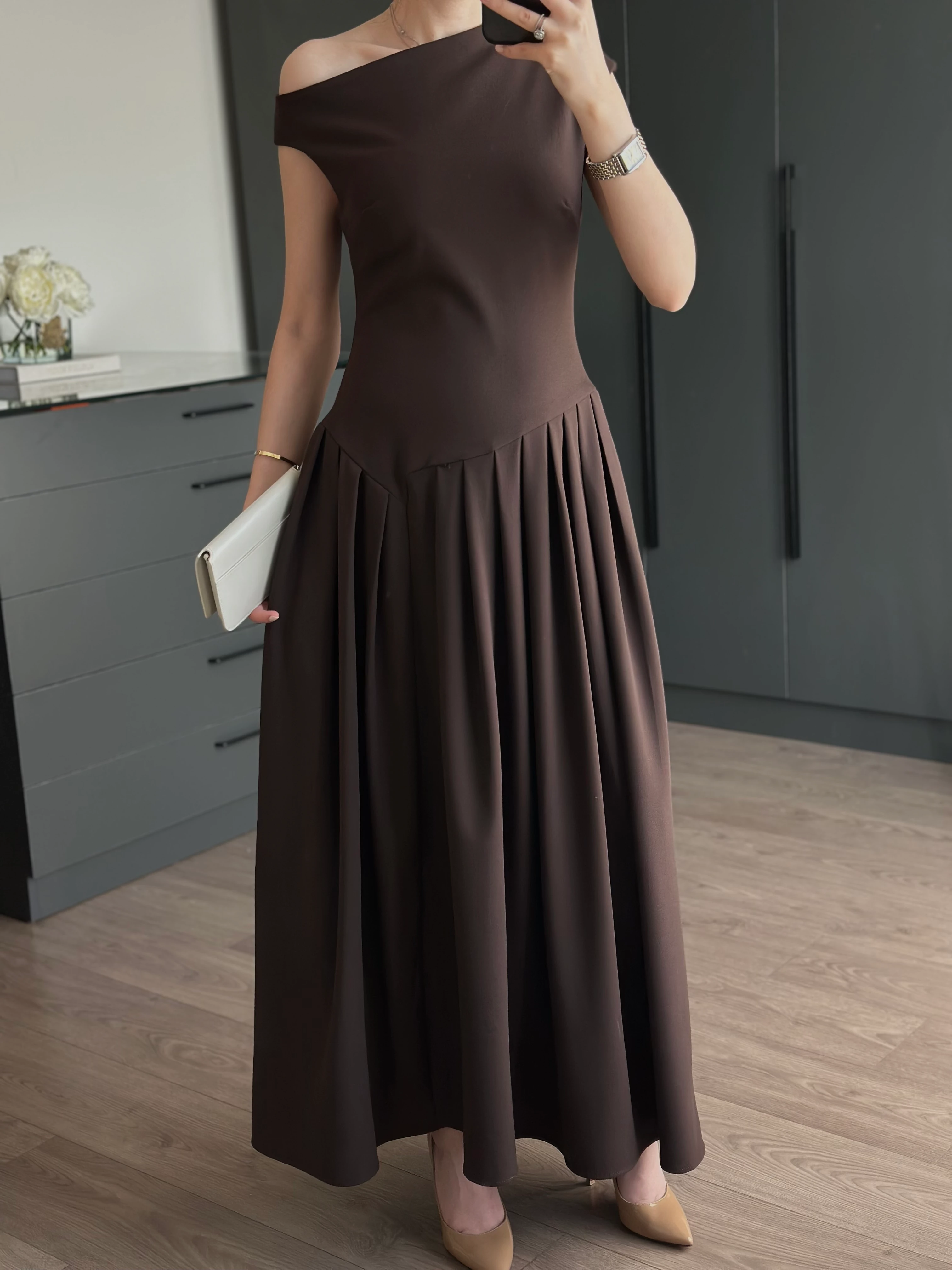 TASARIM KAYIK YAKA PİLELİ ELBİSE