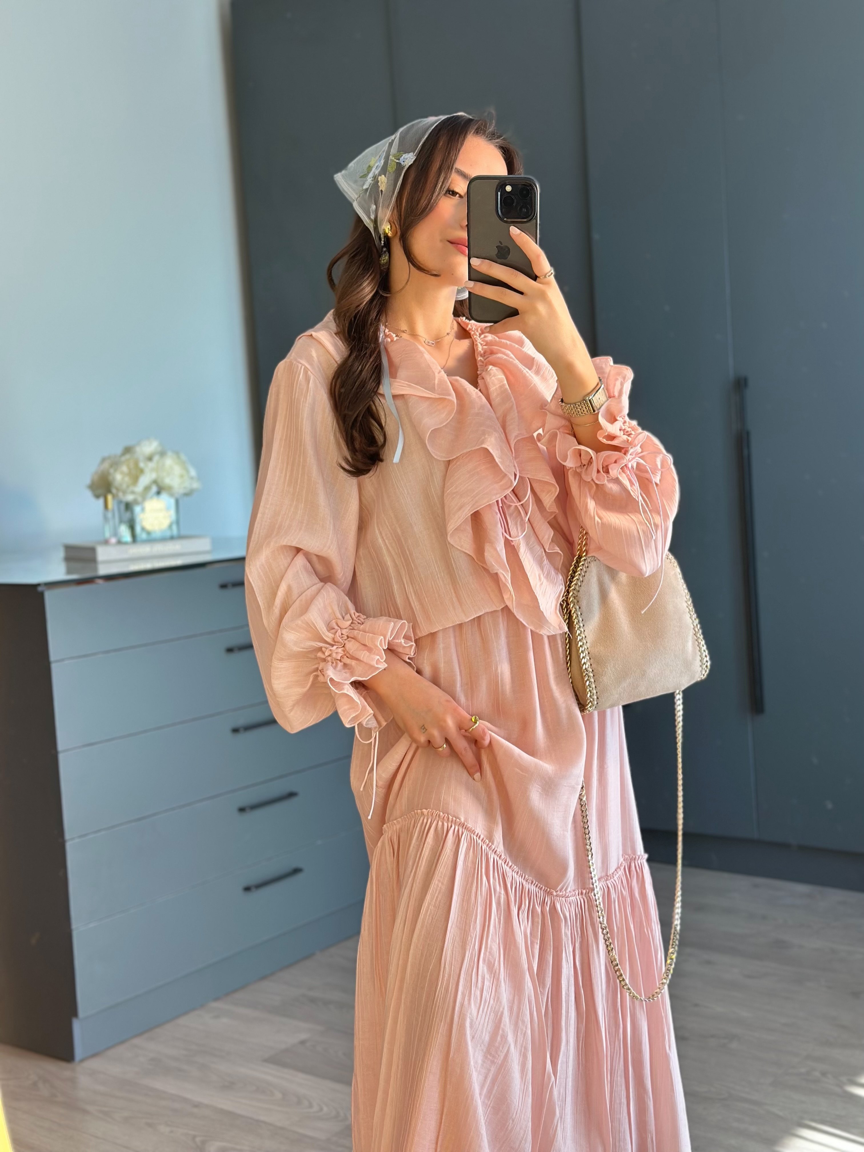 BELLIS TOZ PEMBE FIRFIRLI TASARIM MAXİ ELBİSE