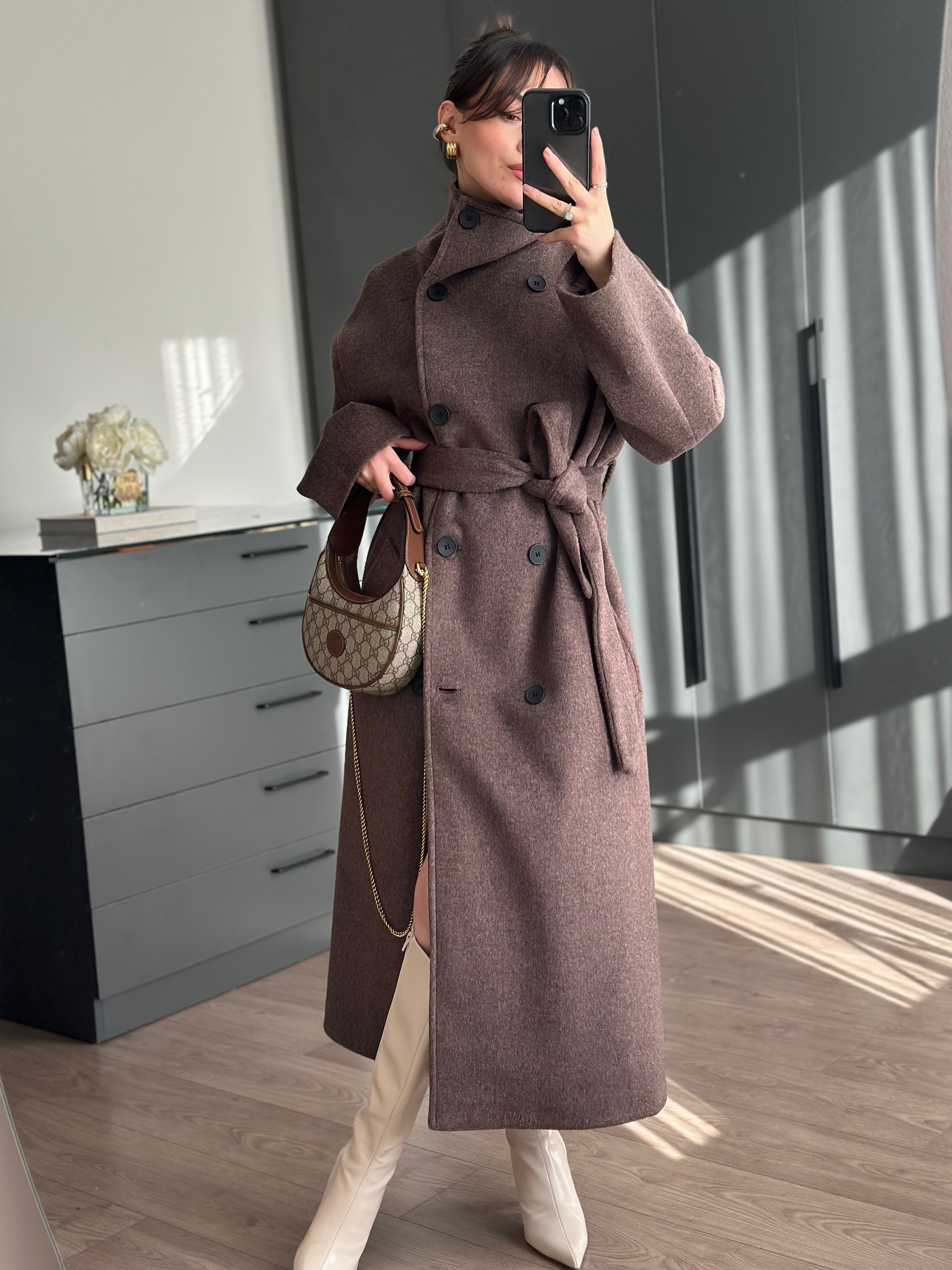 DİK YAKA KUŞAKLI UZUN YÜN KAHVE PALTO