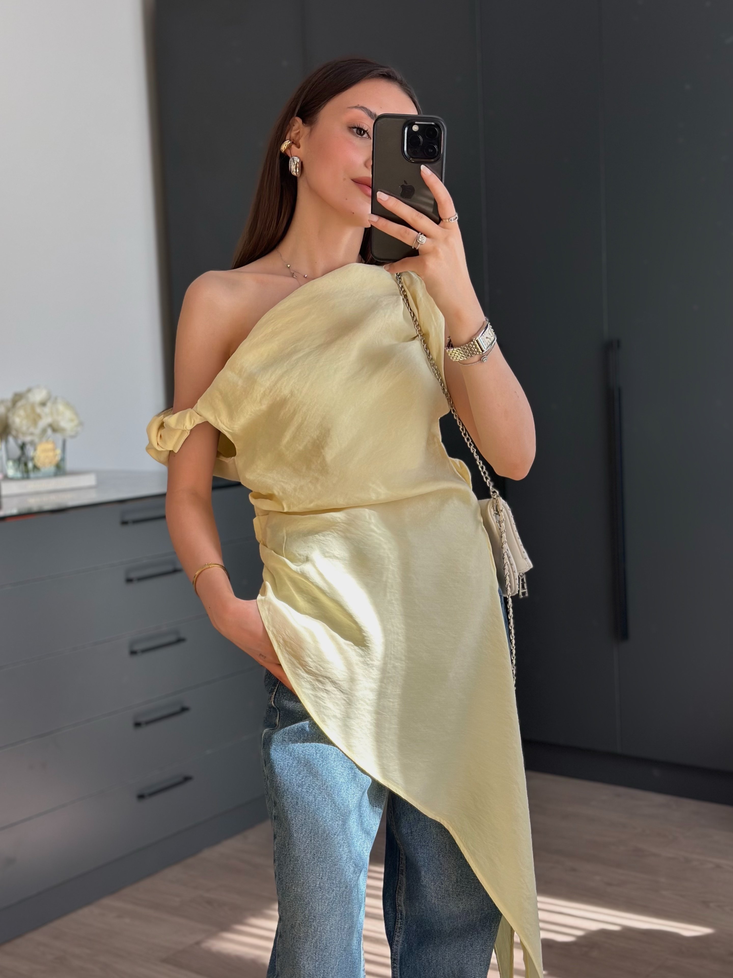 ASİMETRİK YAKA TASARIM SARI BLUZ