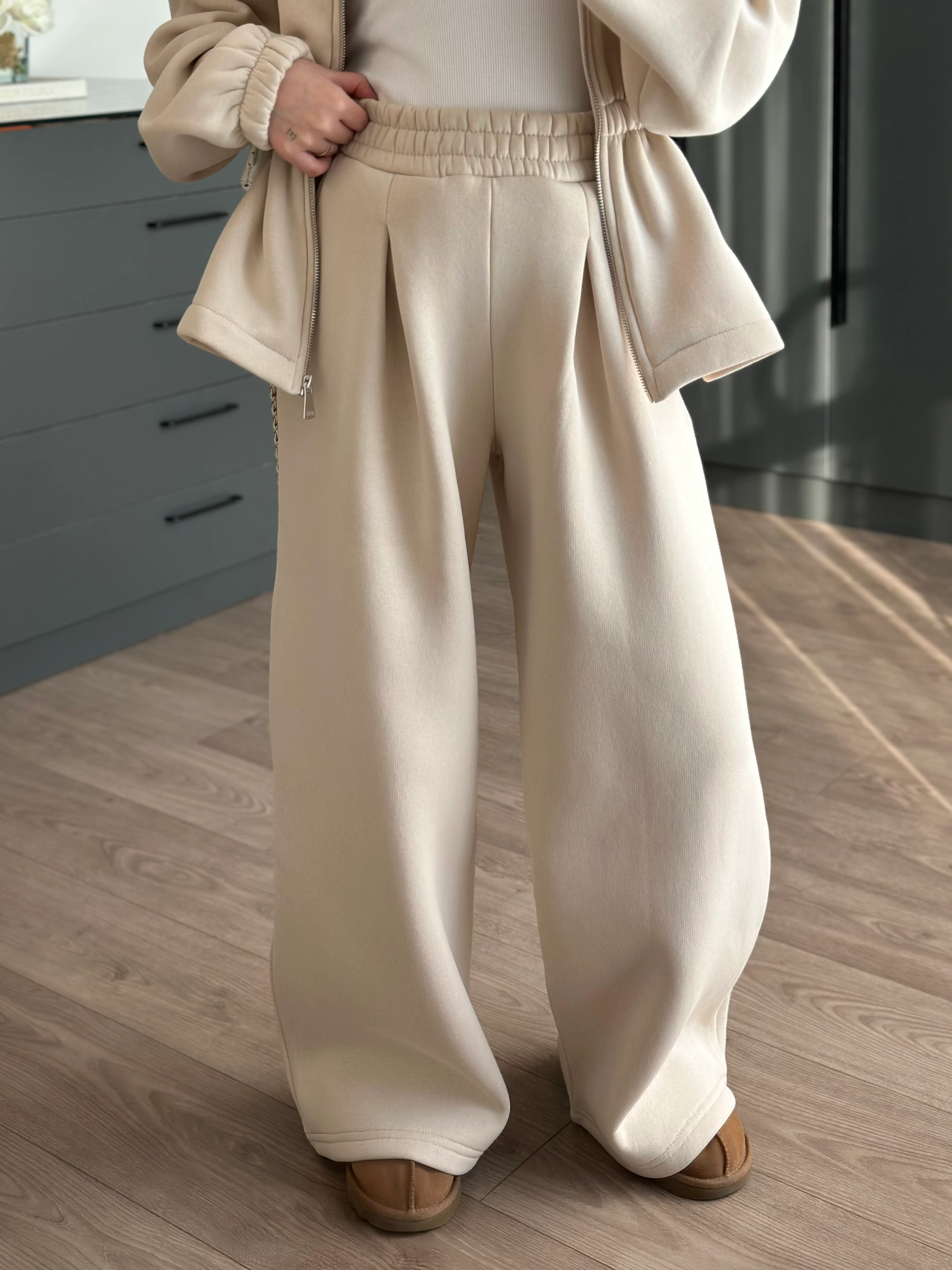 BELİ BÜZGÜ DETAYLI ŞARDONLU İKİLİ TAKIM