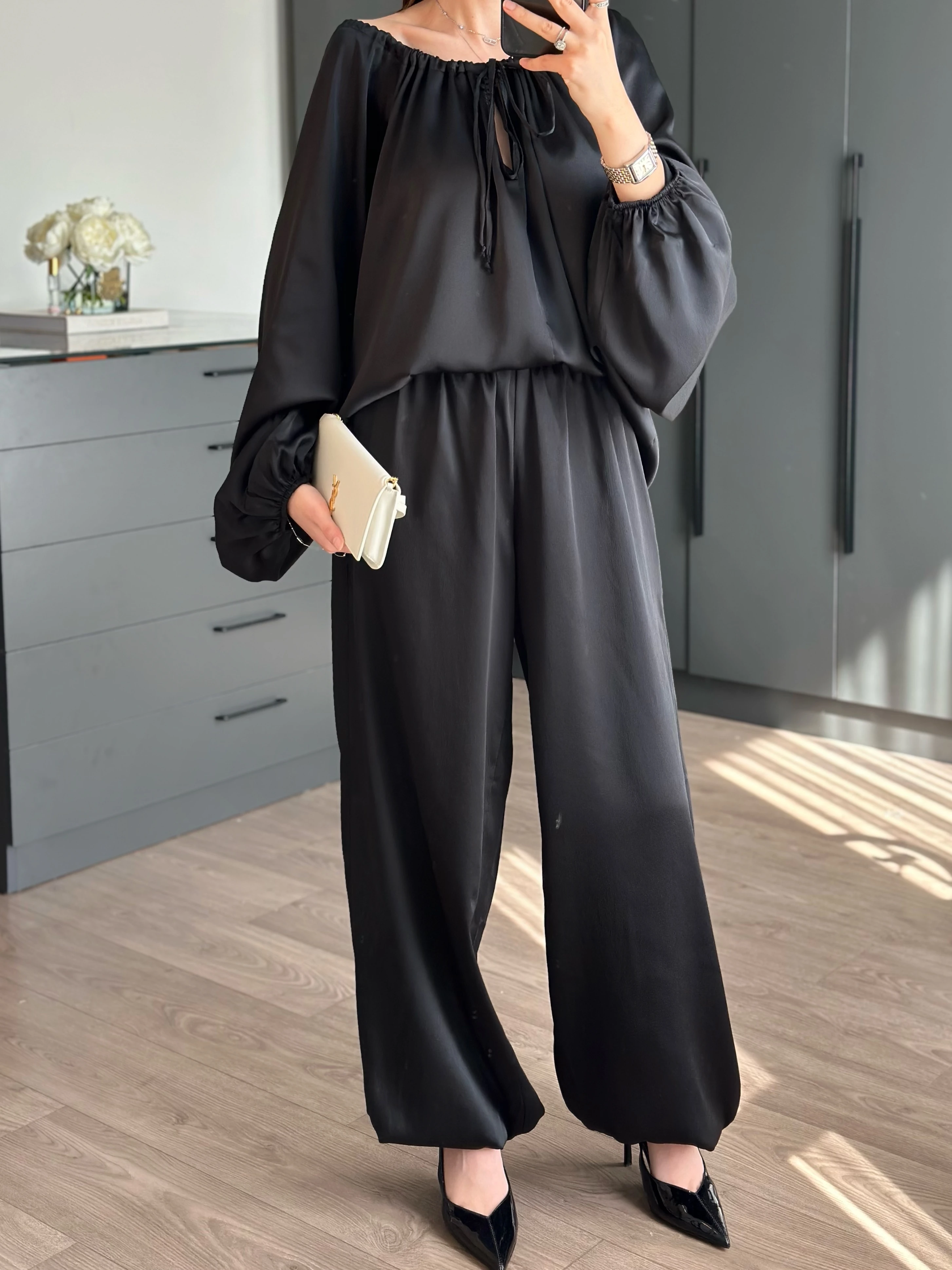 PAÇA DETAYLI TASARIM SATEN SİYAH TAKIM