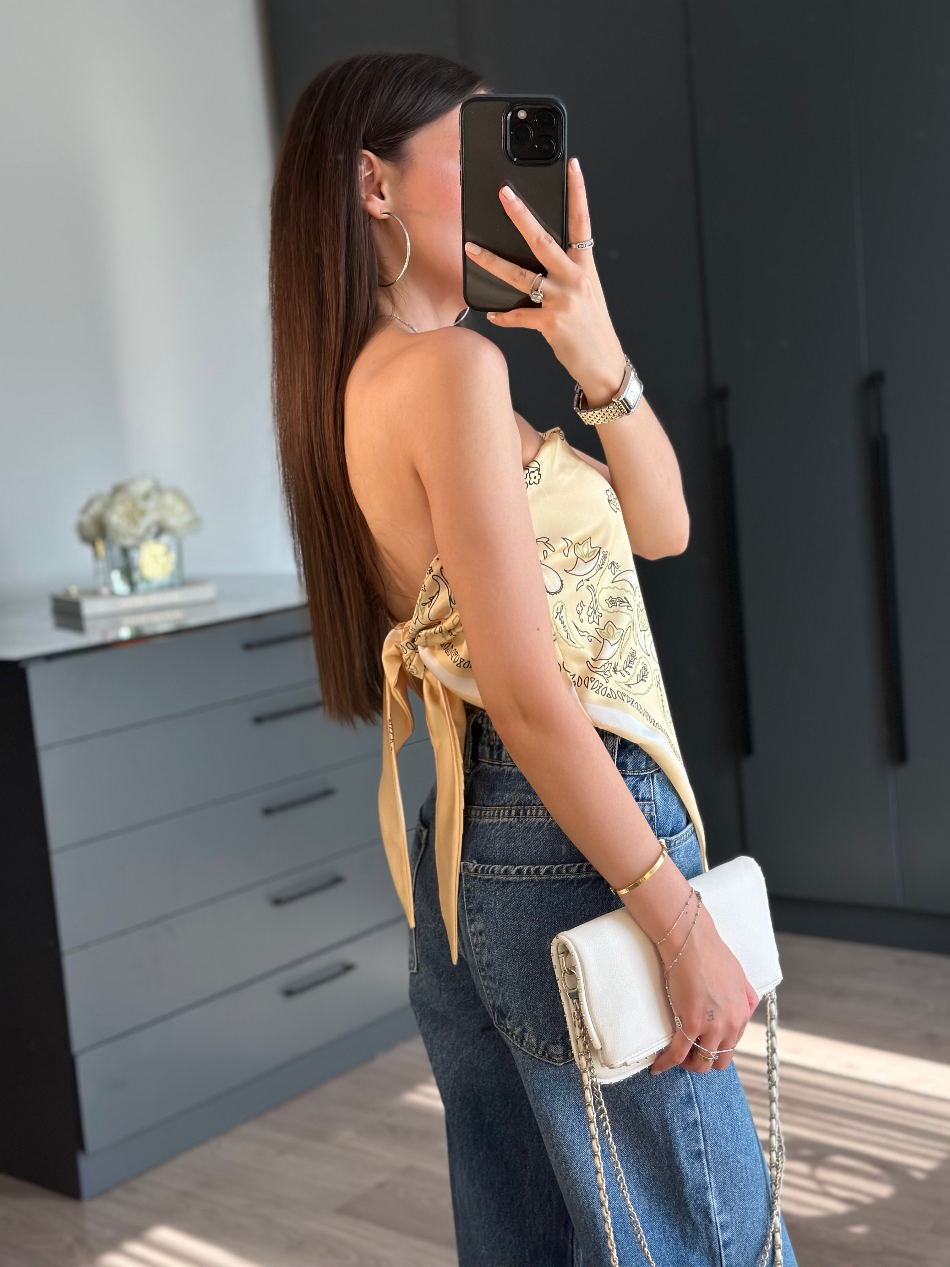 DESENLİ STRAPLEZ SIRT BAĞLAMALI SATEN BLUZ
