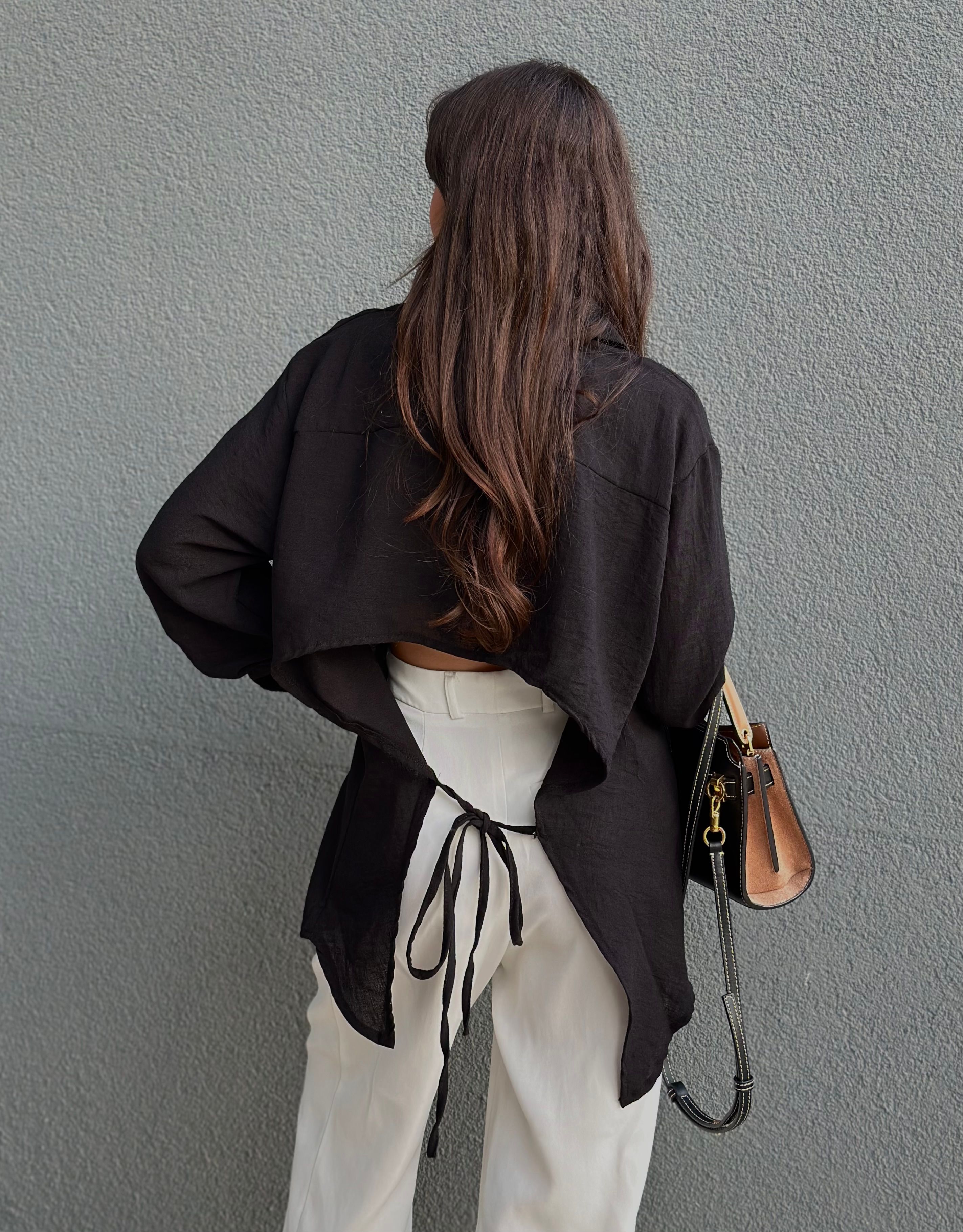 BACK DETAIL TIE SHIRT