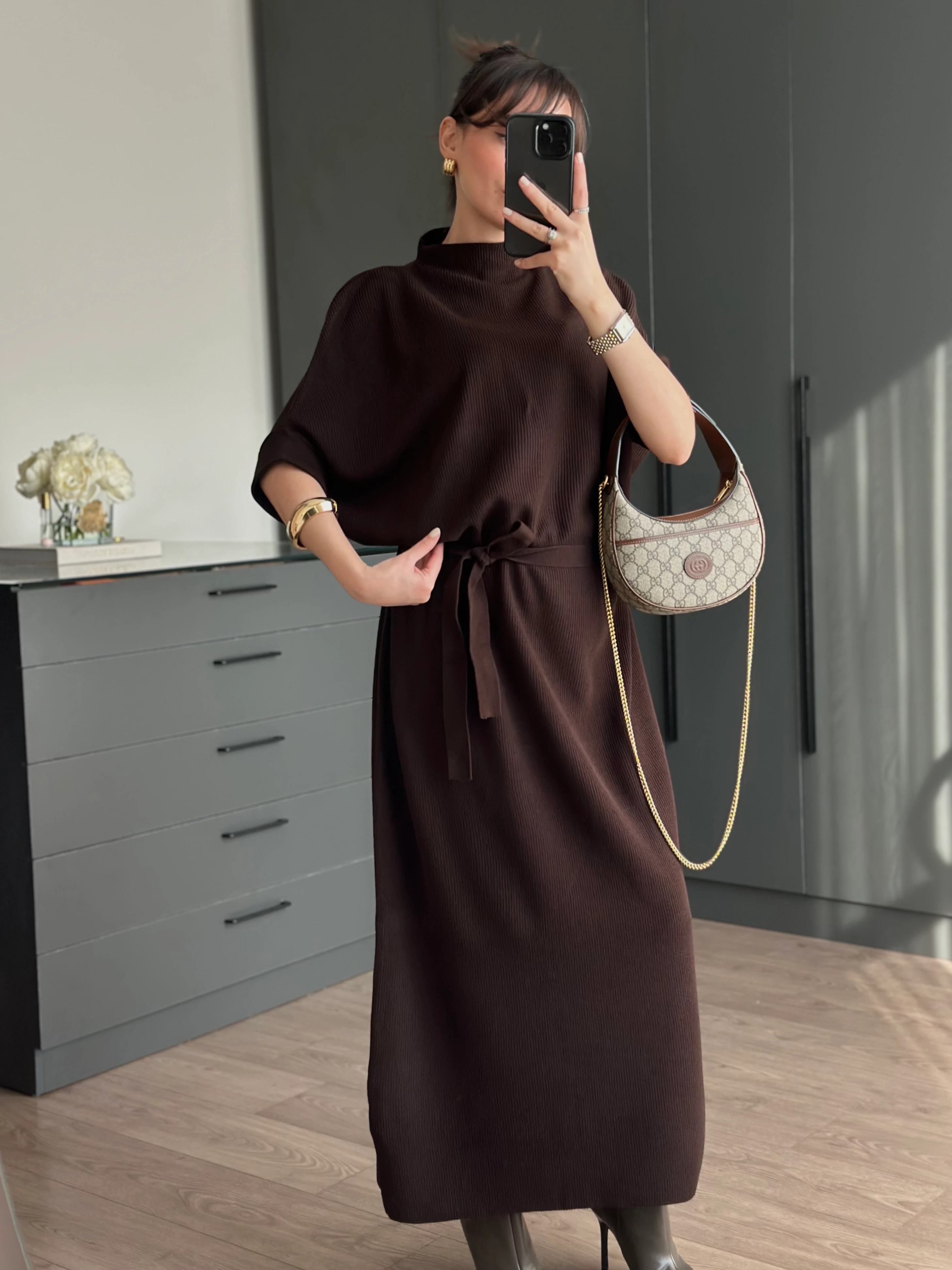 KUŞAKLI DÜŞÜK KOL TRİKO ELBİSE