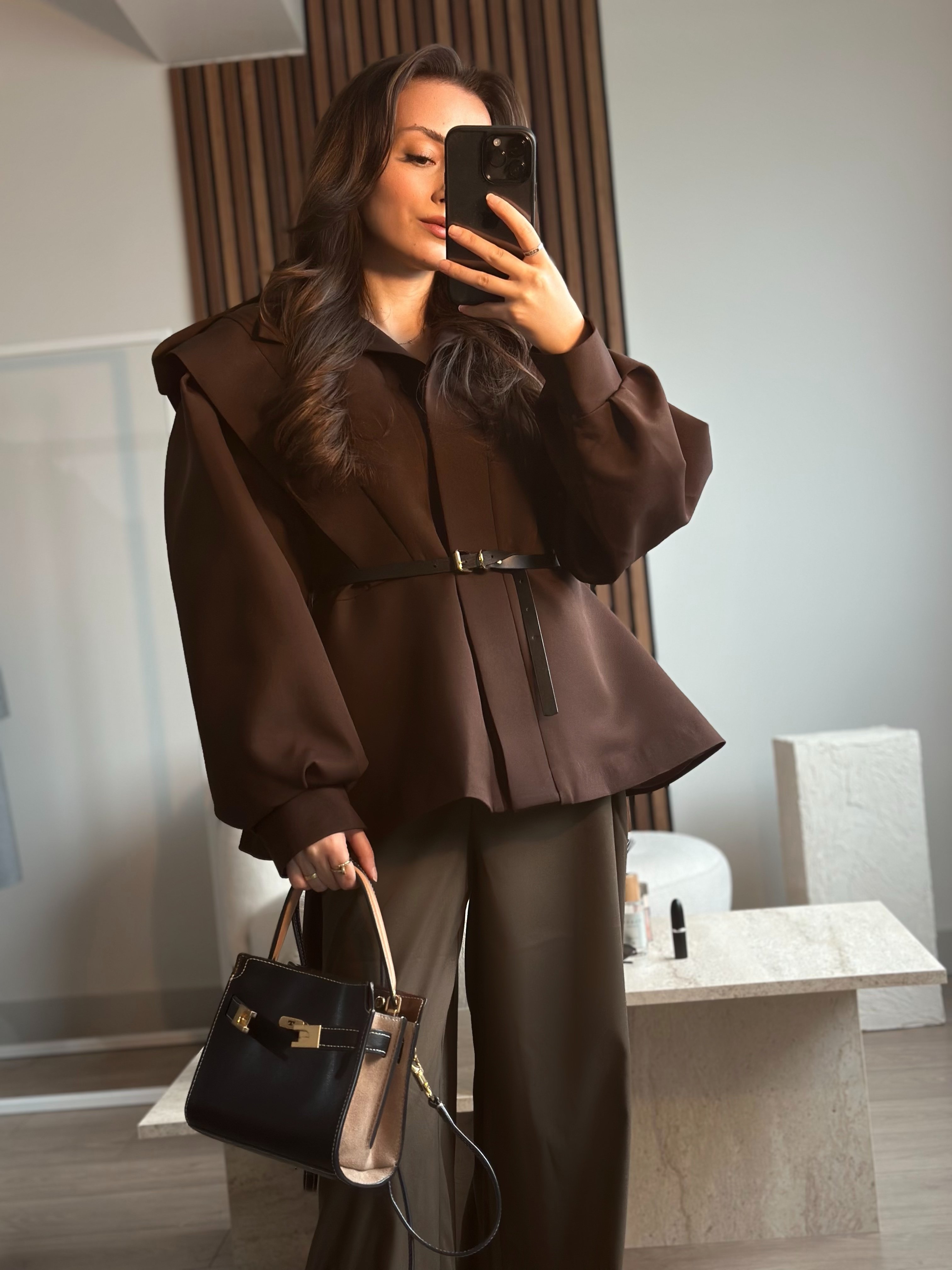 KAHVE BALON KOL KEMERLİ BELDEN OTURTMA MODEL CEKET
