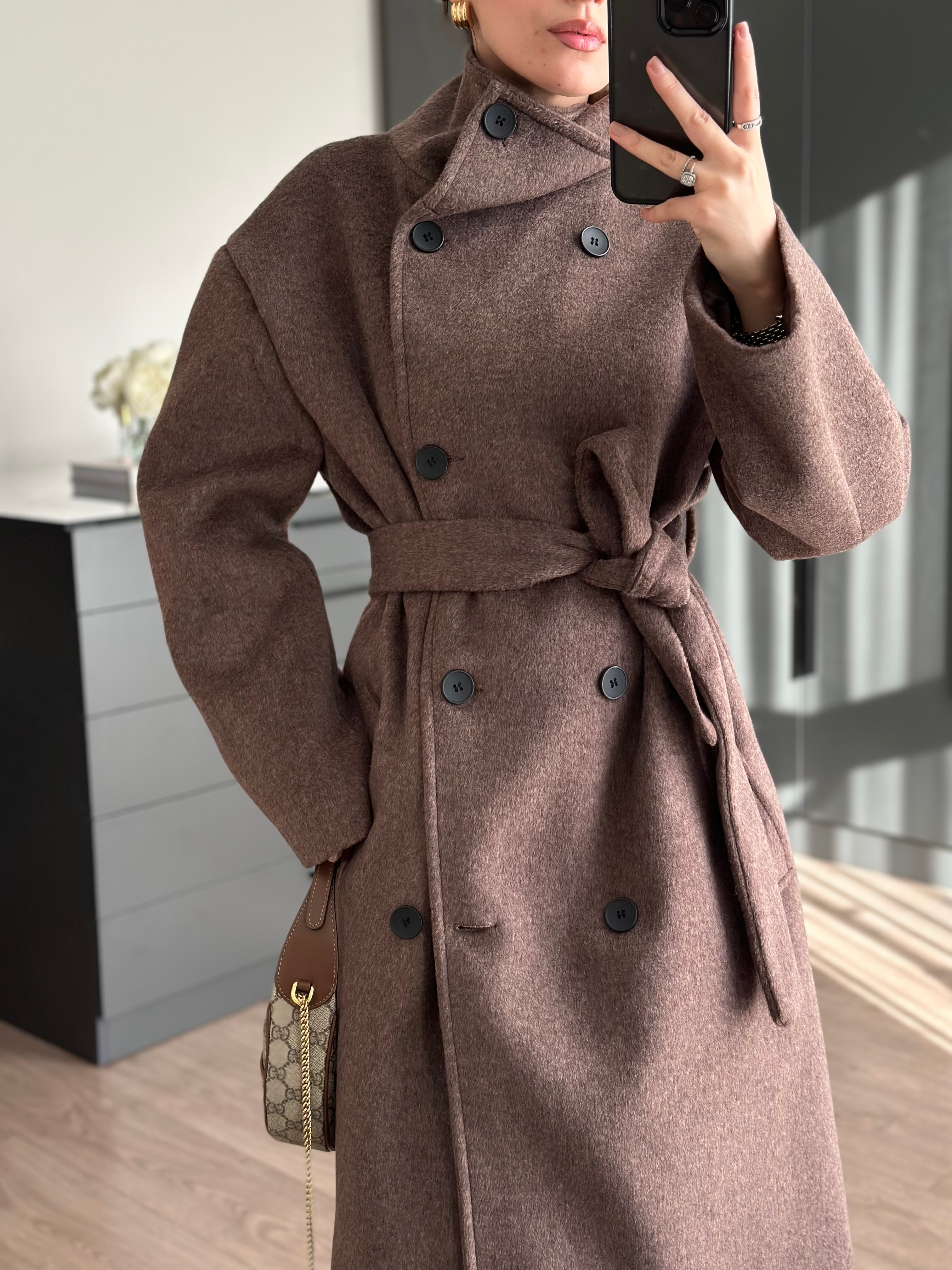 DİK YAKA KUŞAKLI UZUN YÜN KAHVE PALTO