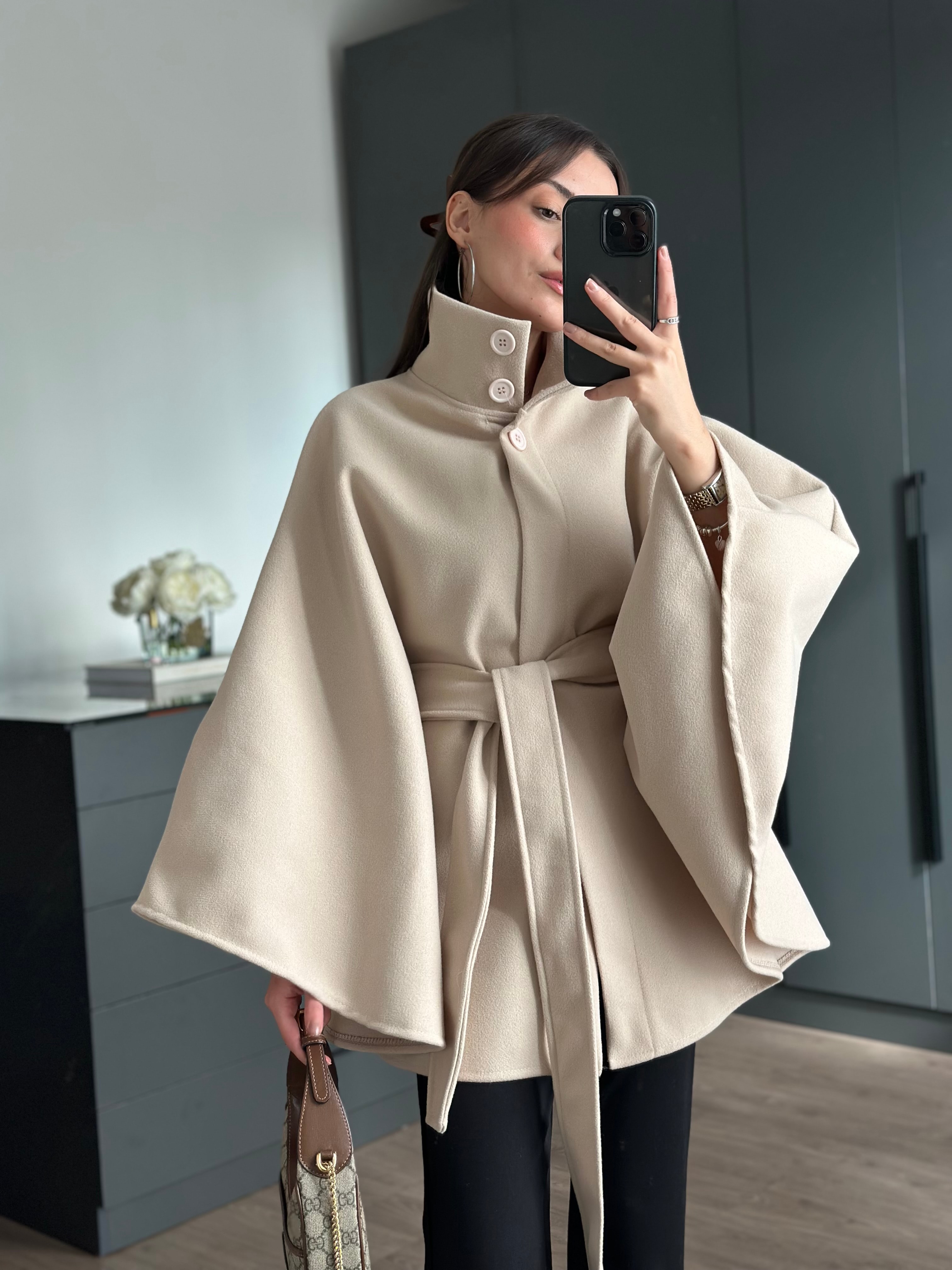 EKRU DİK YAKA BAĞLAMALI PANÇO