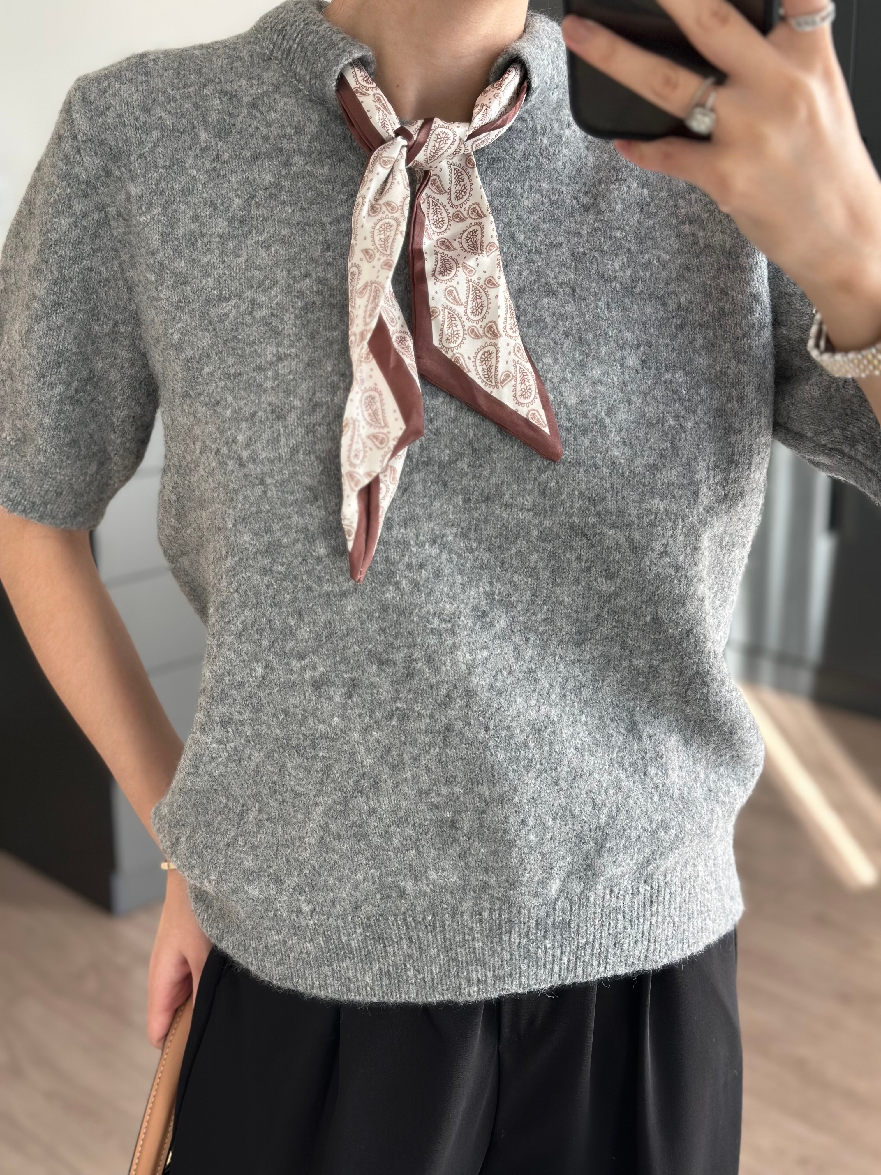 FULAR BAĞLAMALI KISA KOL KAZAK