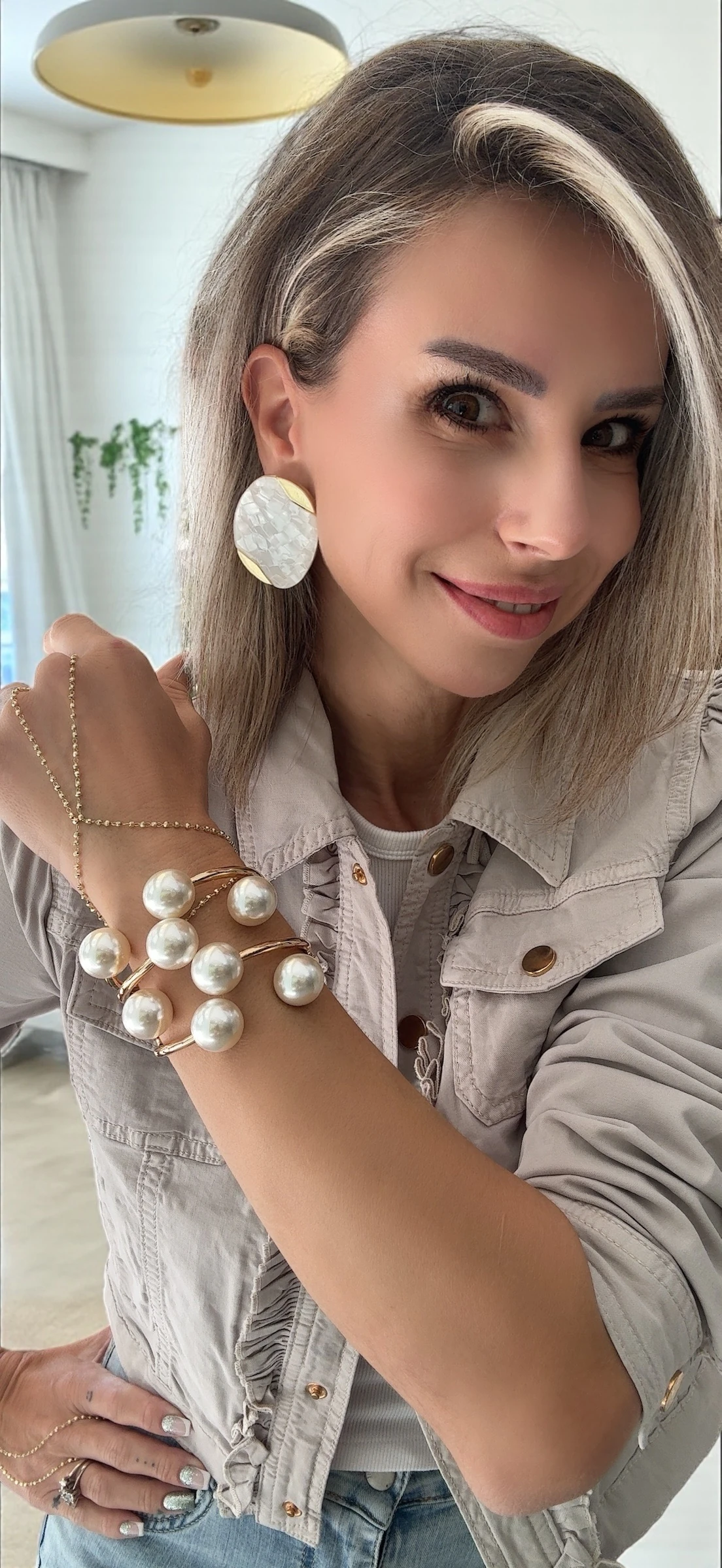 Gold Beyaz Sedef  Görünümlü İri Küpe