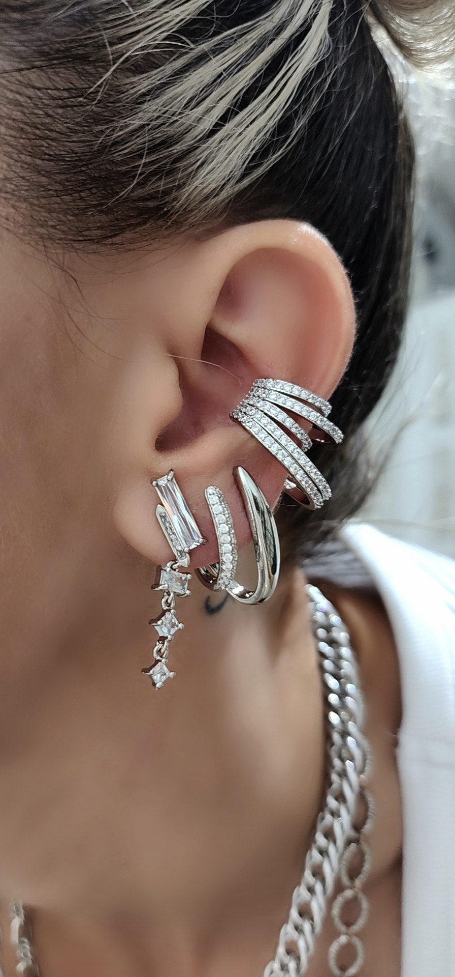 Silver Sallantılı Cam Taş Küpe 