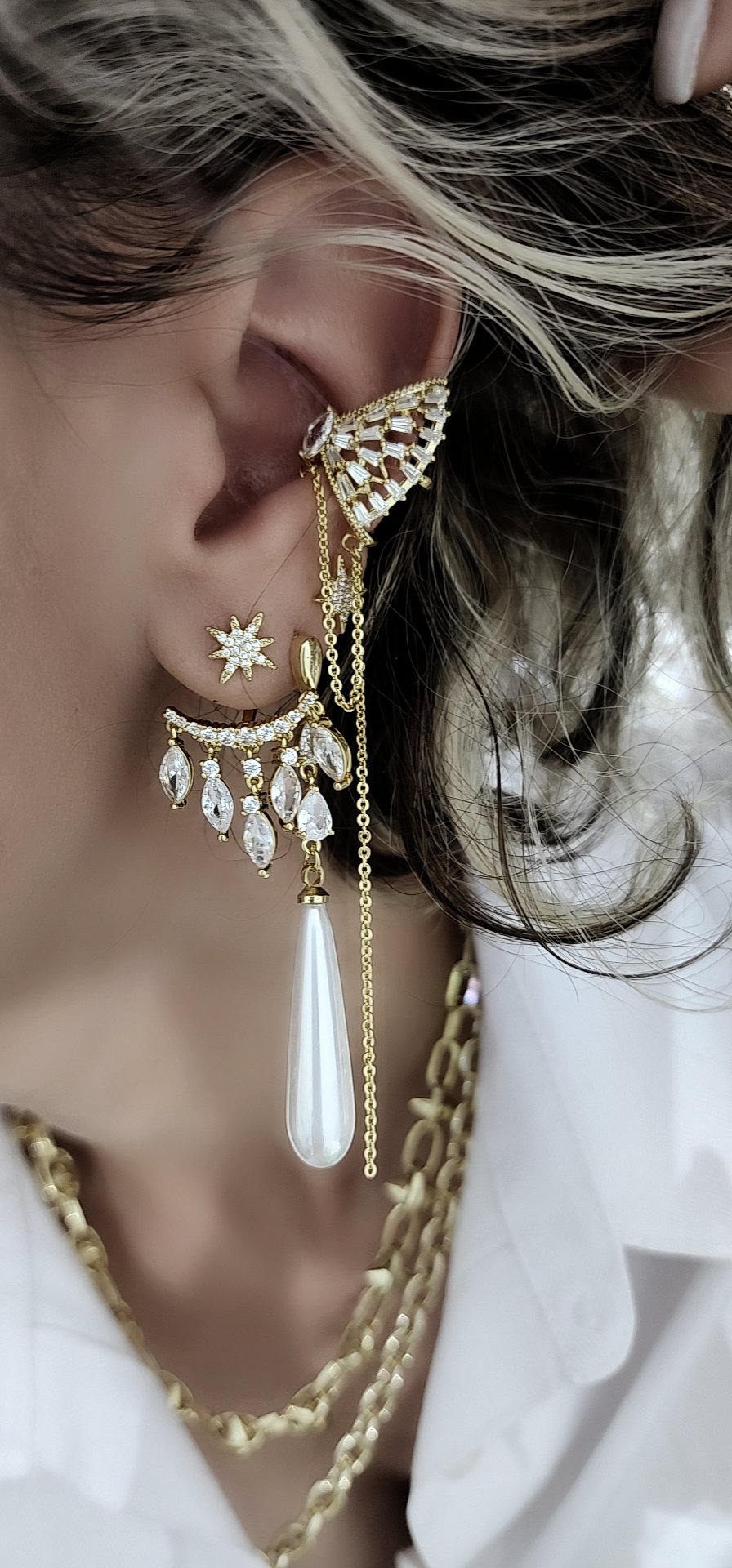 Gold Baget Taşlı Butterfly Sıkıştırmalı Kıkırdak Küpe