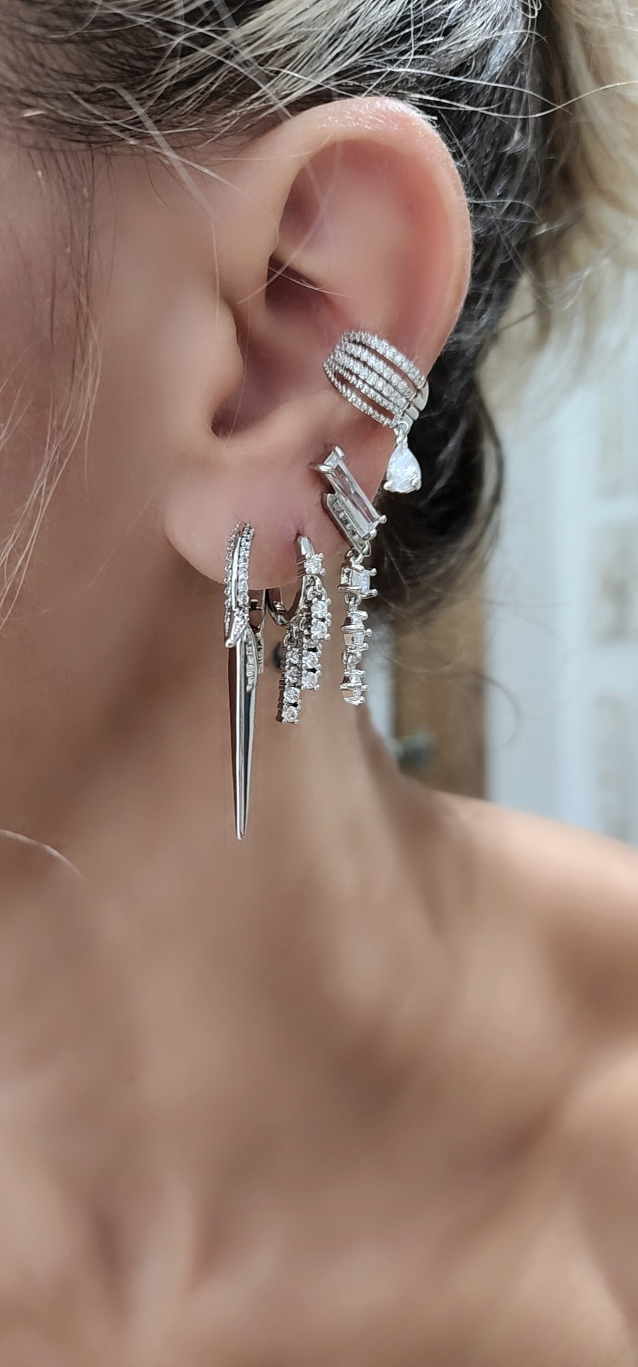 Silver Çubuk Zirkon Taşlı Minimal Küpe