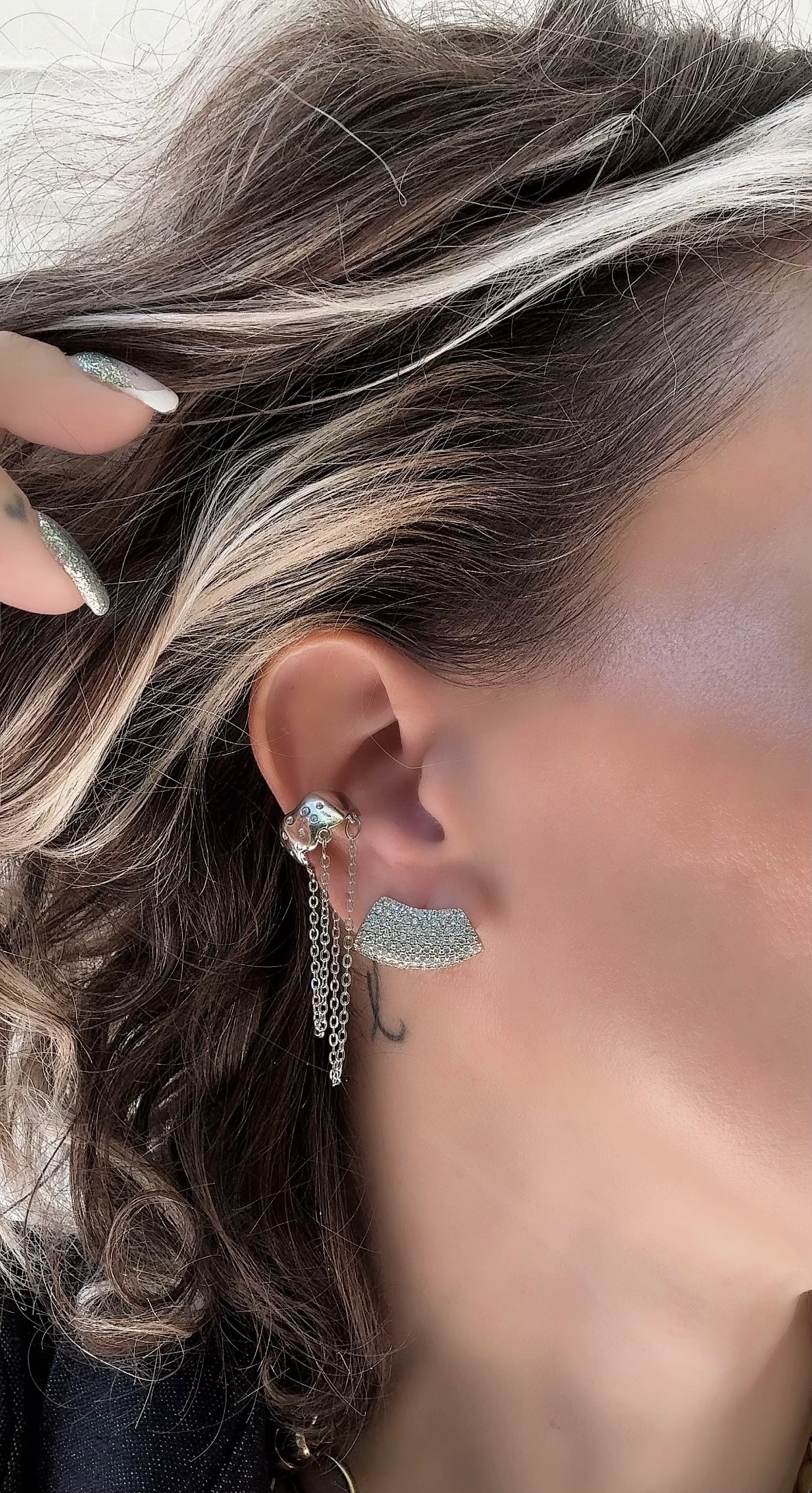 Silver Zincir Sallantılı Sıkıştırmalı Kıkırdak Küpe