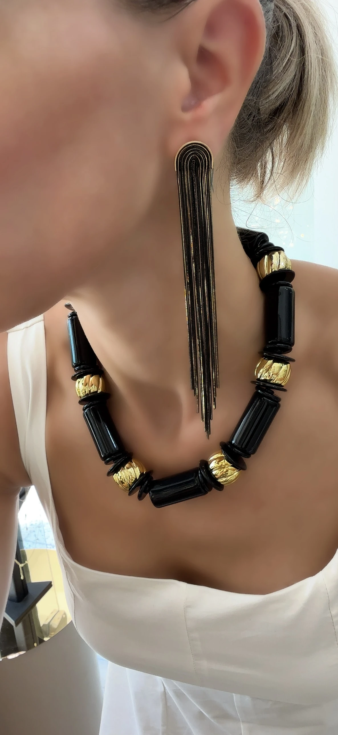 Gold Geçişli Siyah Püskül Küpe 